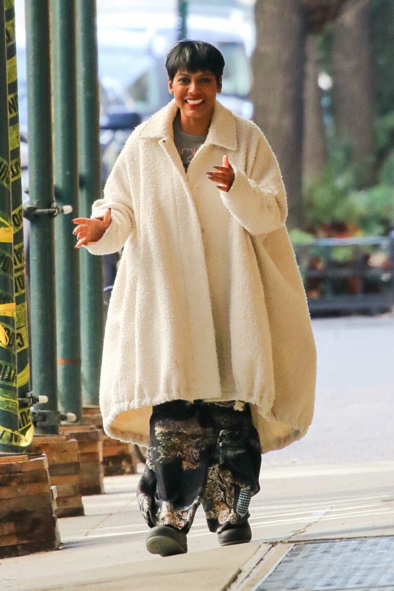 Tamron Hall in a Beige Coat