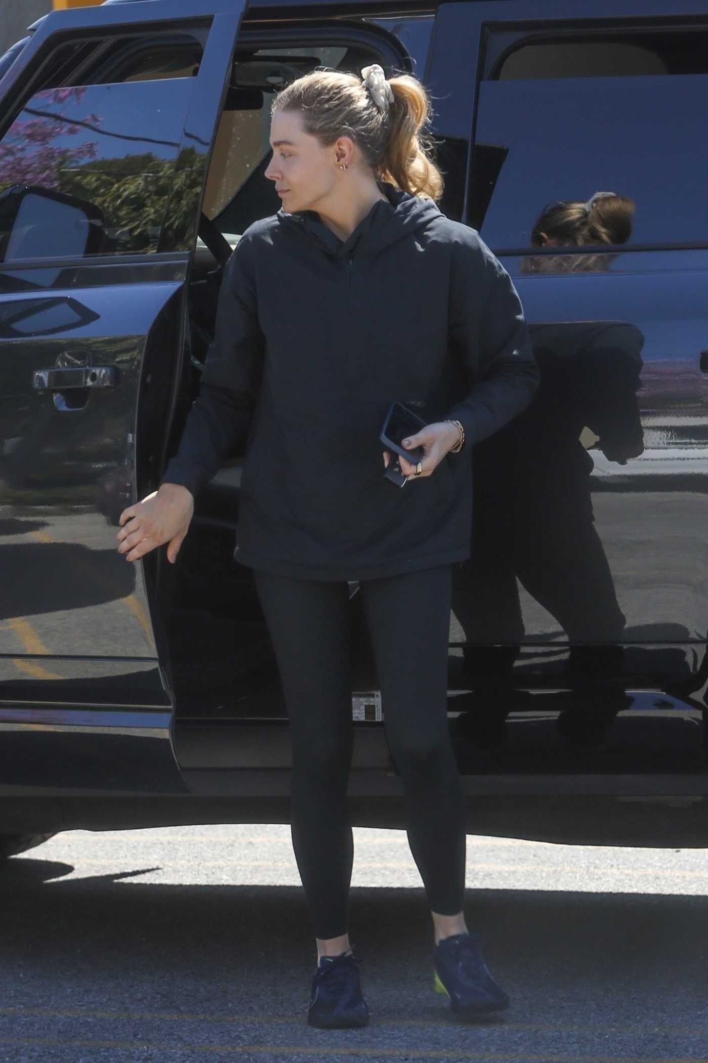 Chloe Moretz in a Black Hoodie Arrives at a Workout in Hollywood 03/14/2022
