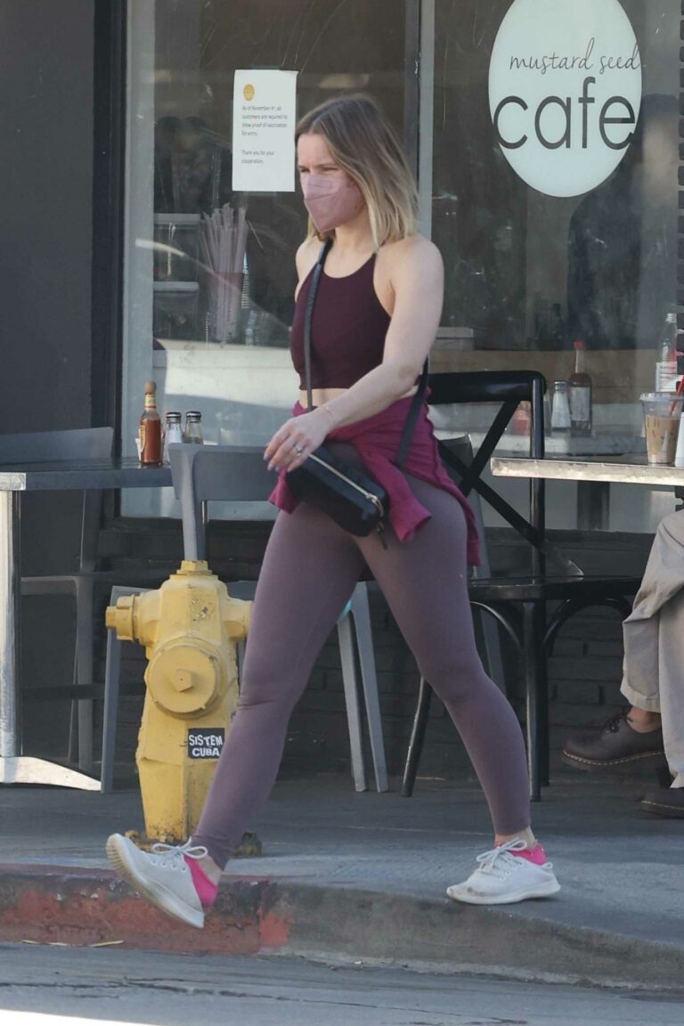 Kristen Bell in a Burgundy Coloured Top
