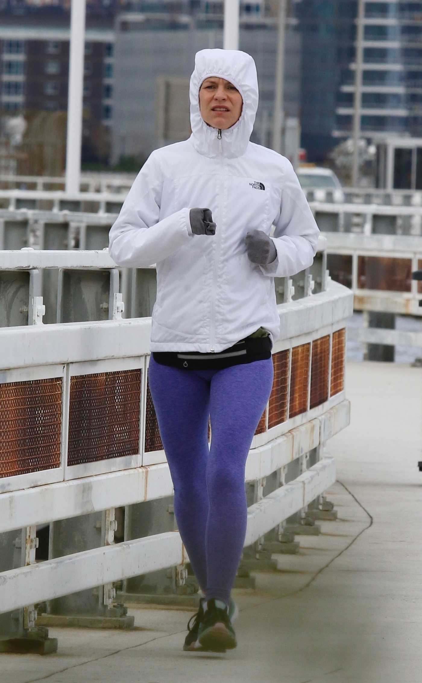 Claire Danes in a White Windbreaker Jogging in Manhattan’s Hudson River Park in NYC 04/19/2022