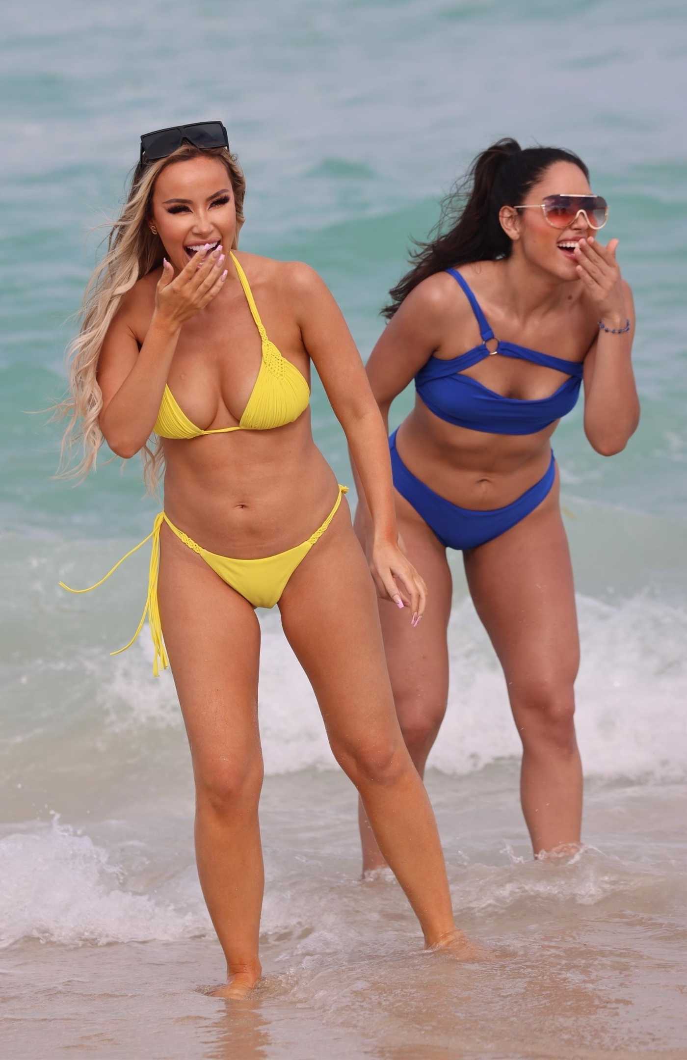 Lisa Opie in a Yellow Bikini on the Beach in Miami 04/14/2022