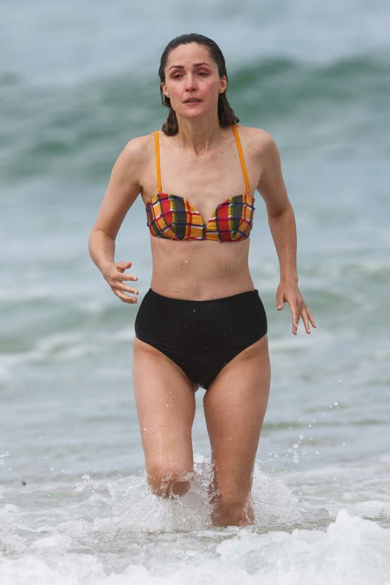 Rose Byrne in Bikini