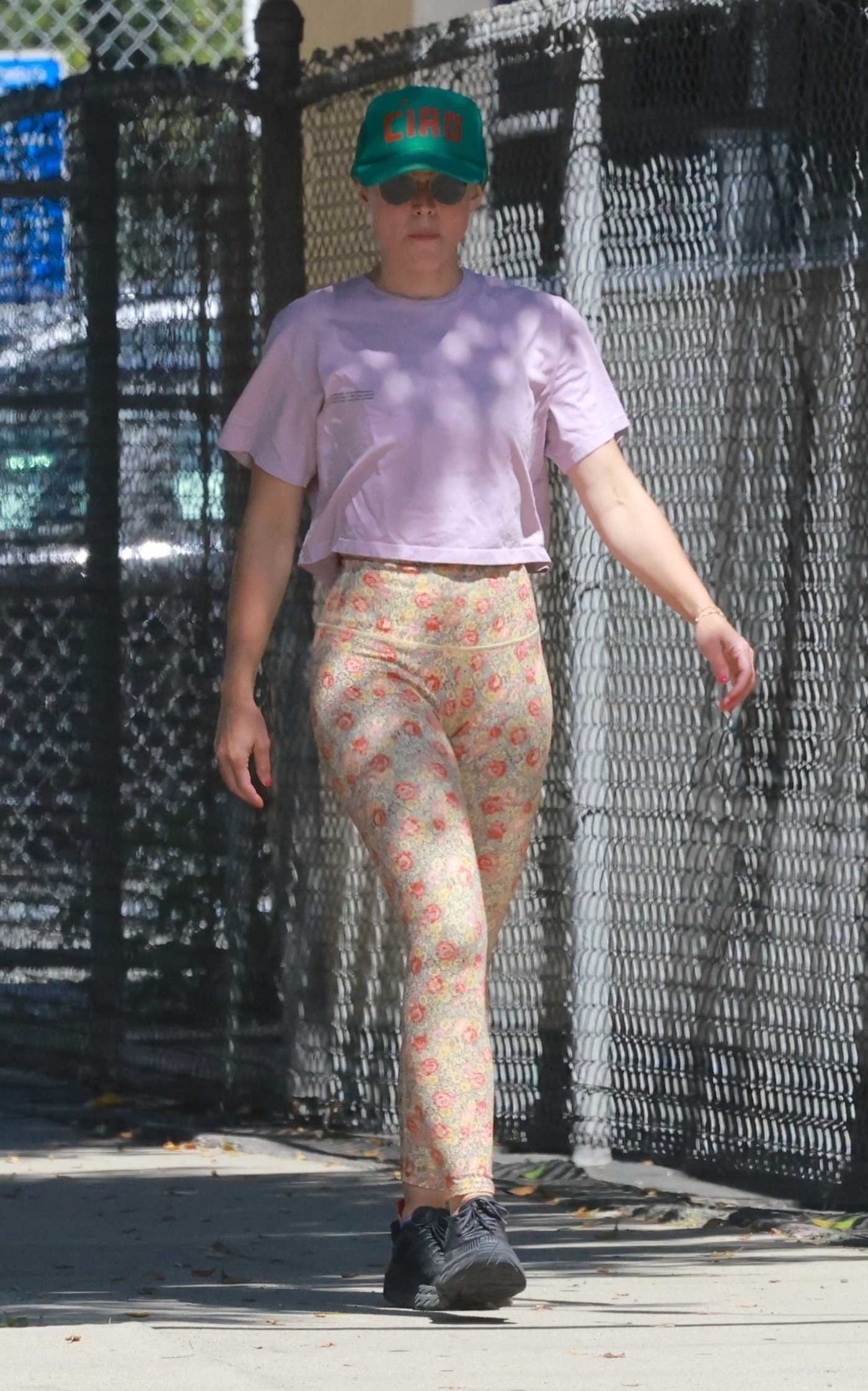 Kristen Bell in a Green Cap Visits to a Friend's House in Los Feliz 06/06/2022