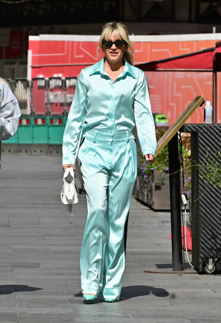 Ashley Roberts in a Turquoise Pantsuit
