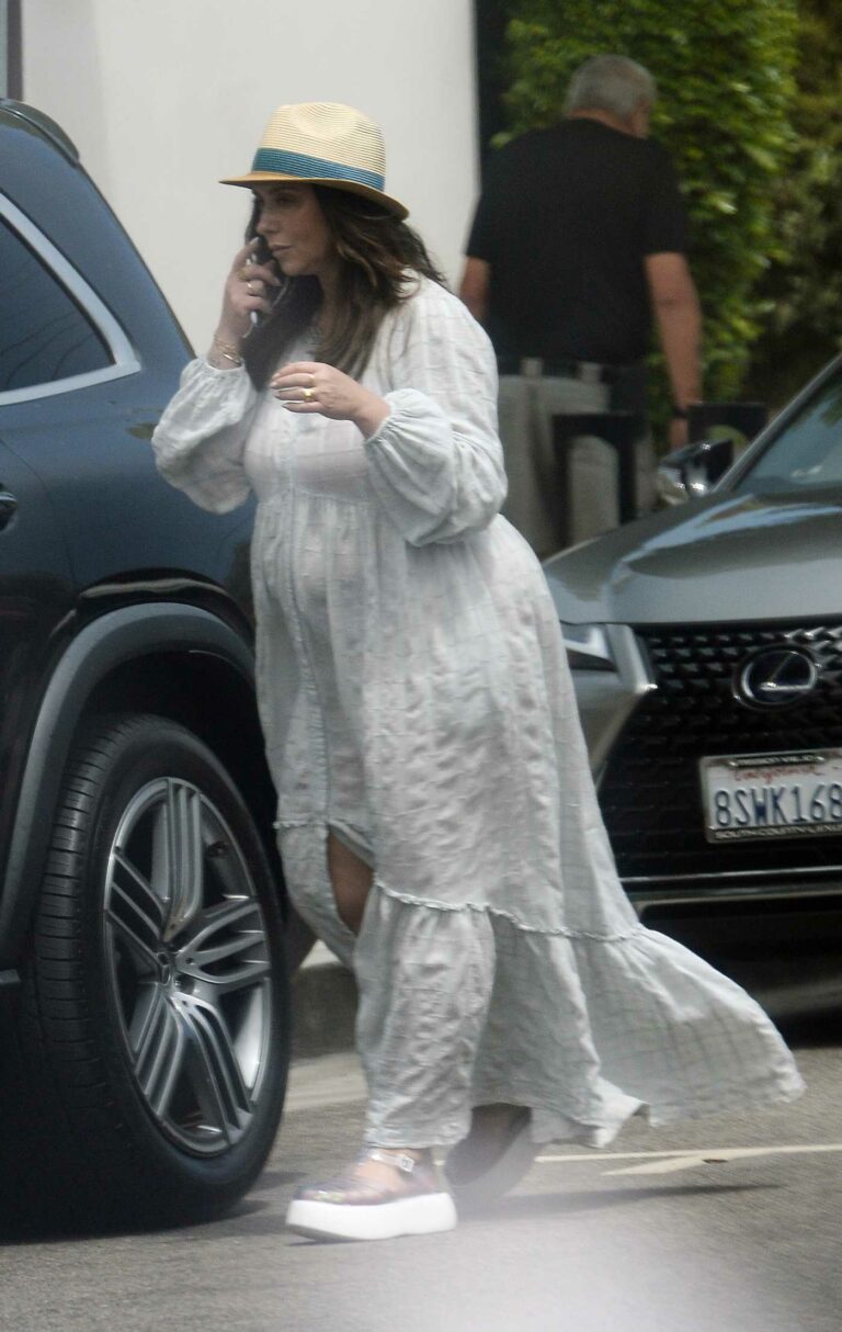 Jennifer Love Hewitt in a Grey Dress