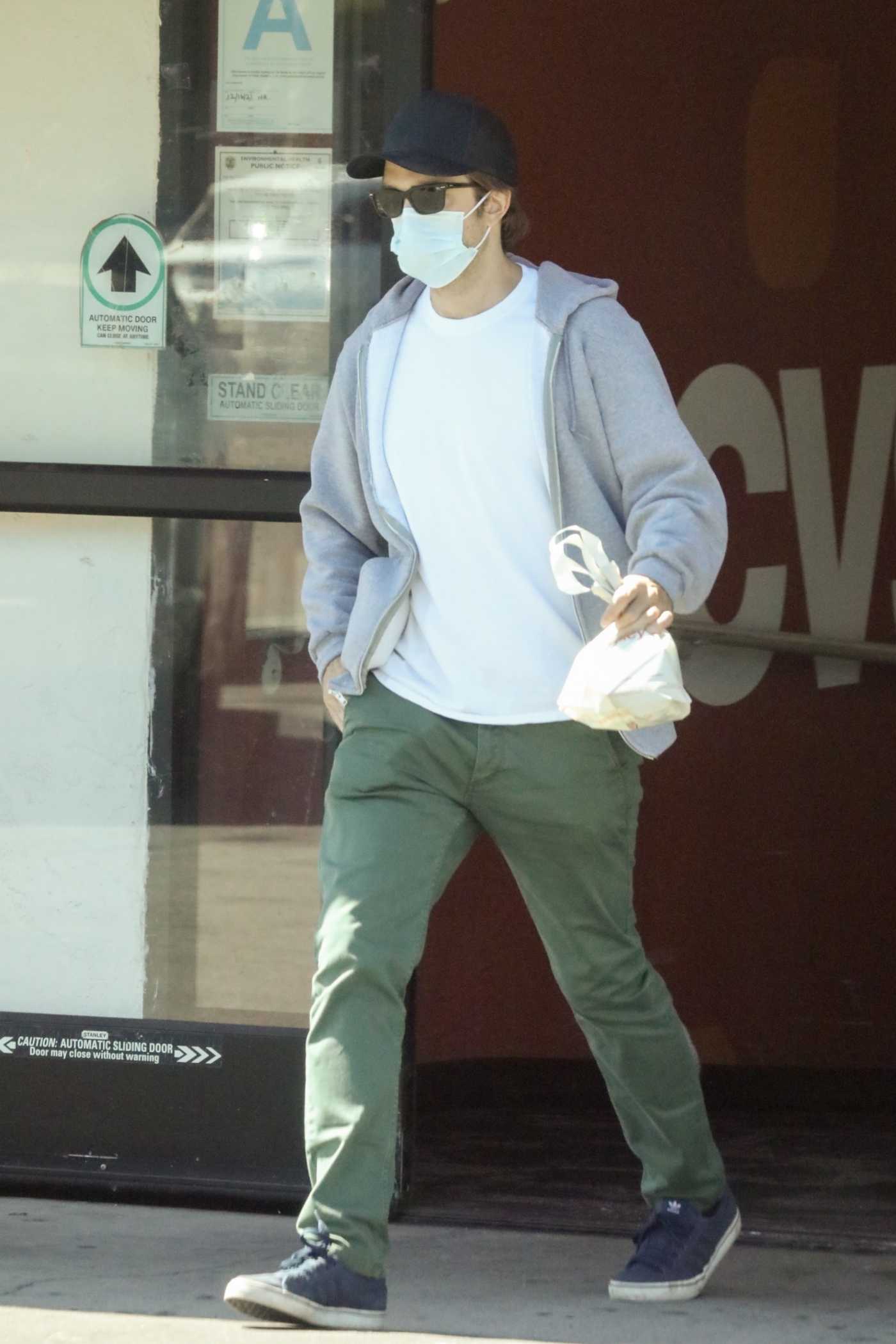 Robert Pattinson in a Black Cap Was Seen Out in Los Angeles 06/27/2022