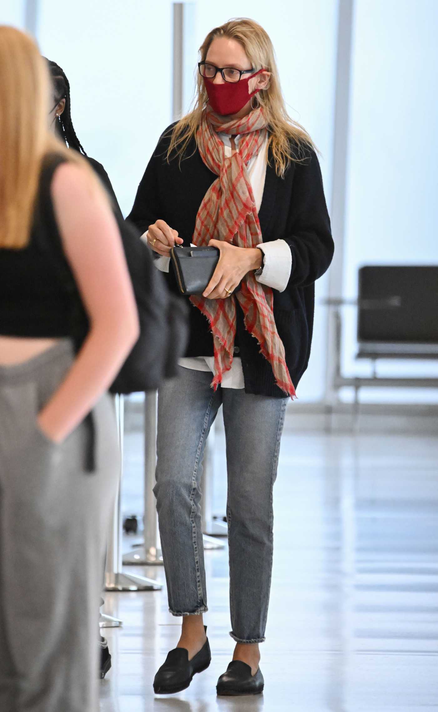 Uma Thurman in a Red Protective Mask Arrives at JFK Airport in New York City 07/17/2022