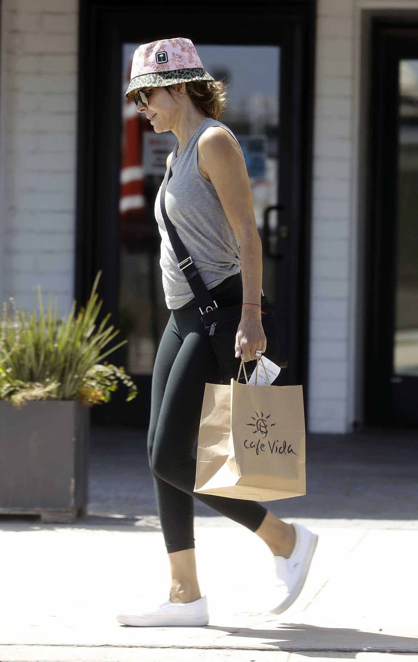 Lisa Rinna in a Grey Tank Top Goes Lunching in Pacific Palisades 08/28/2022