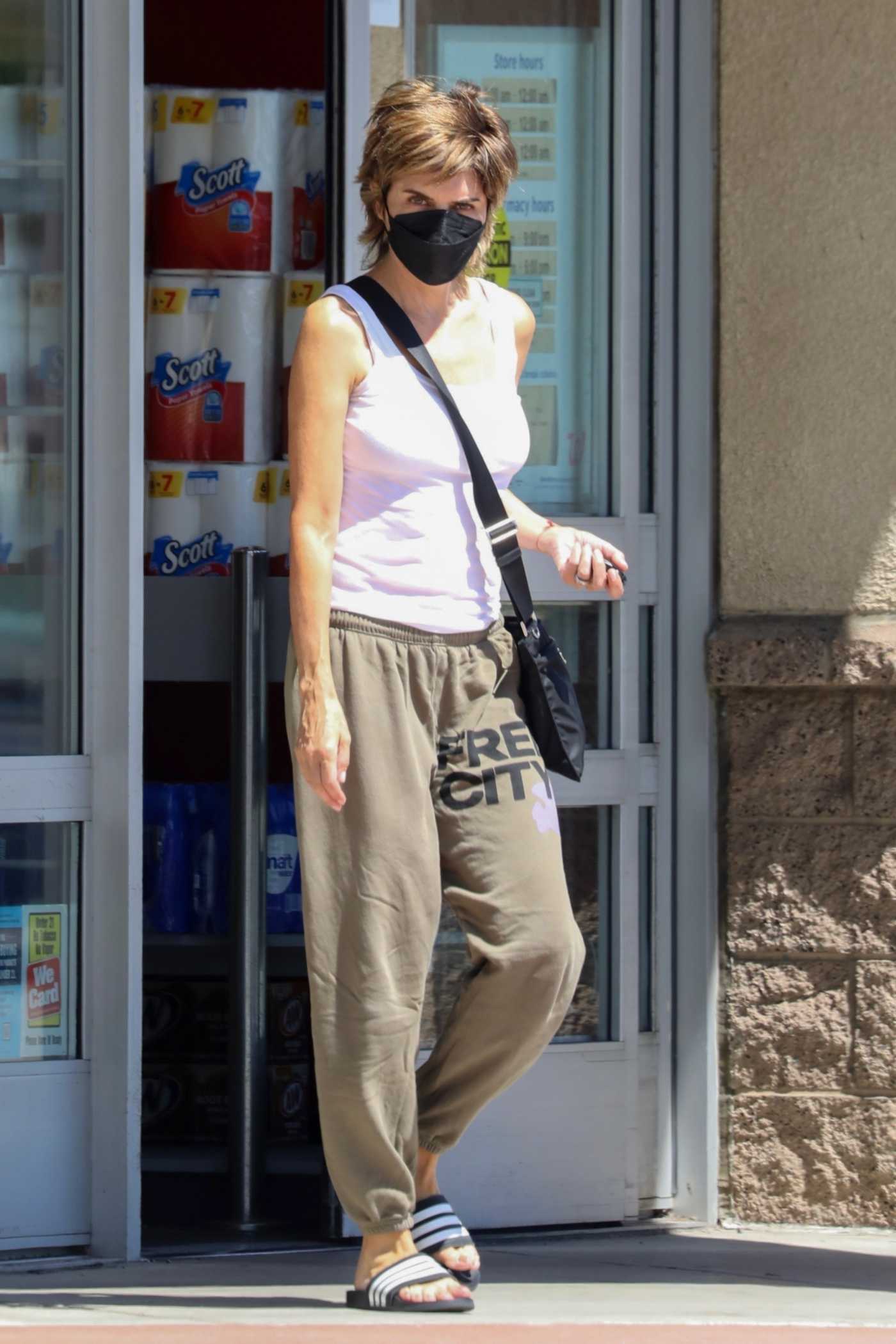 Lisa Rinna in a White Tank Top Stops By Walgreens Near Her Home in Los Angeles 08/09/2022