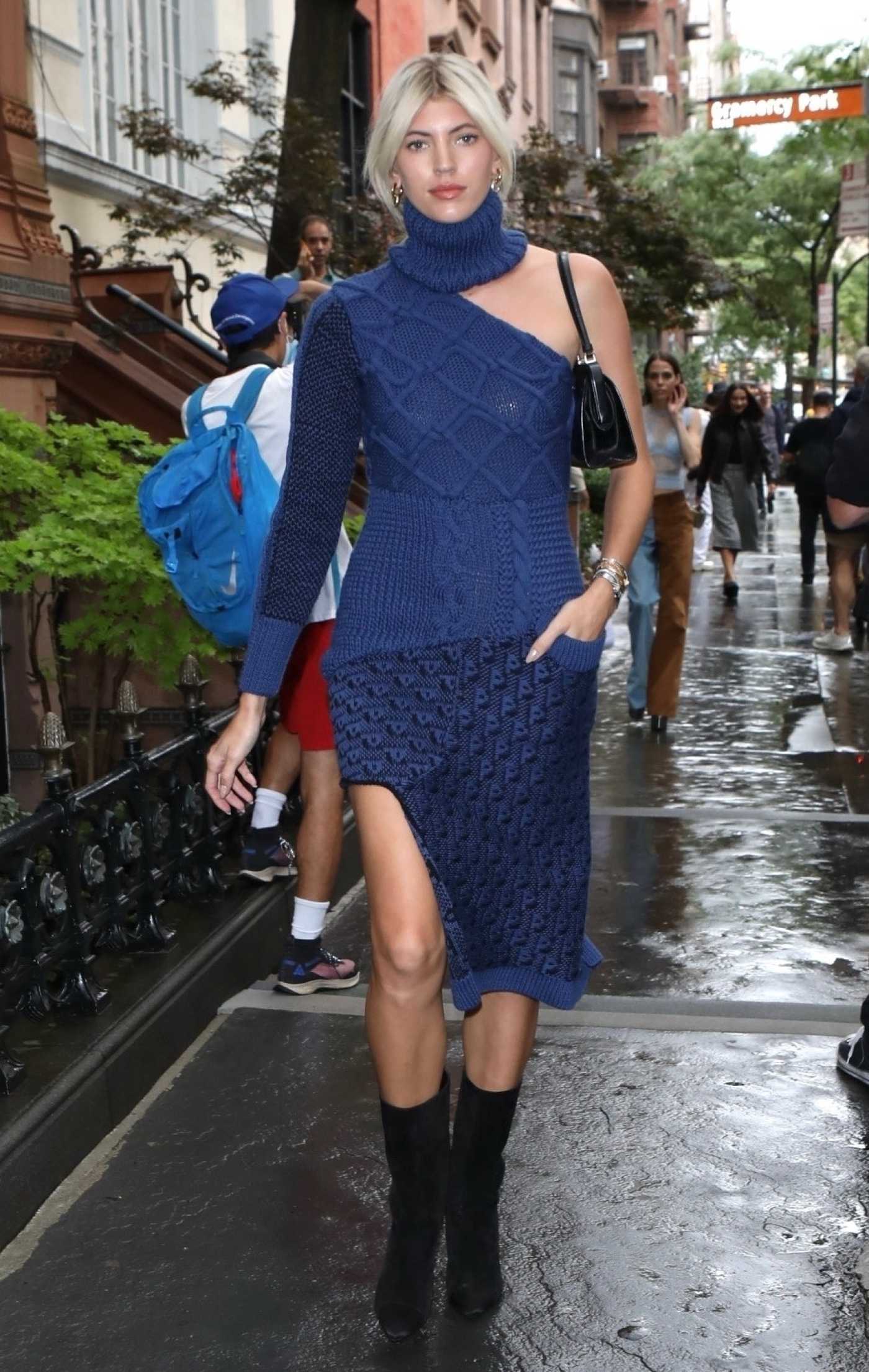 Devon Windsor in a Blue Knitted Dress Was Seen Out in New York 09/11/2022