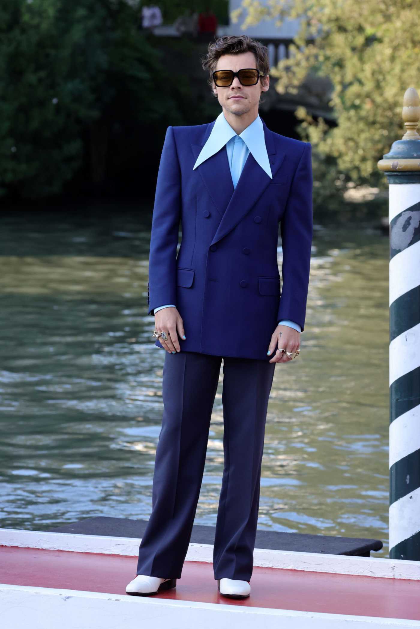 Harry Styles in a Blue Blazer Was Seen During the 79th Venice International Film Festival in Venice 09/05/2022