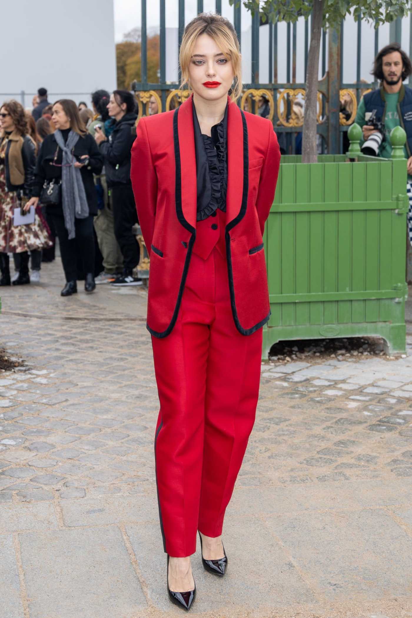 Katherine Langford Attends the Christian Dior Fashion Show During 2022 Paris Fashion Week in Paris 09/27/2022