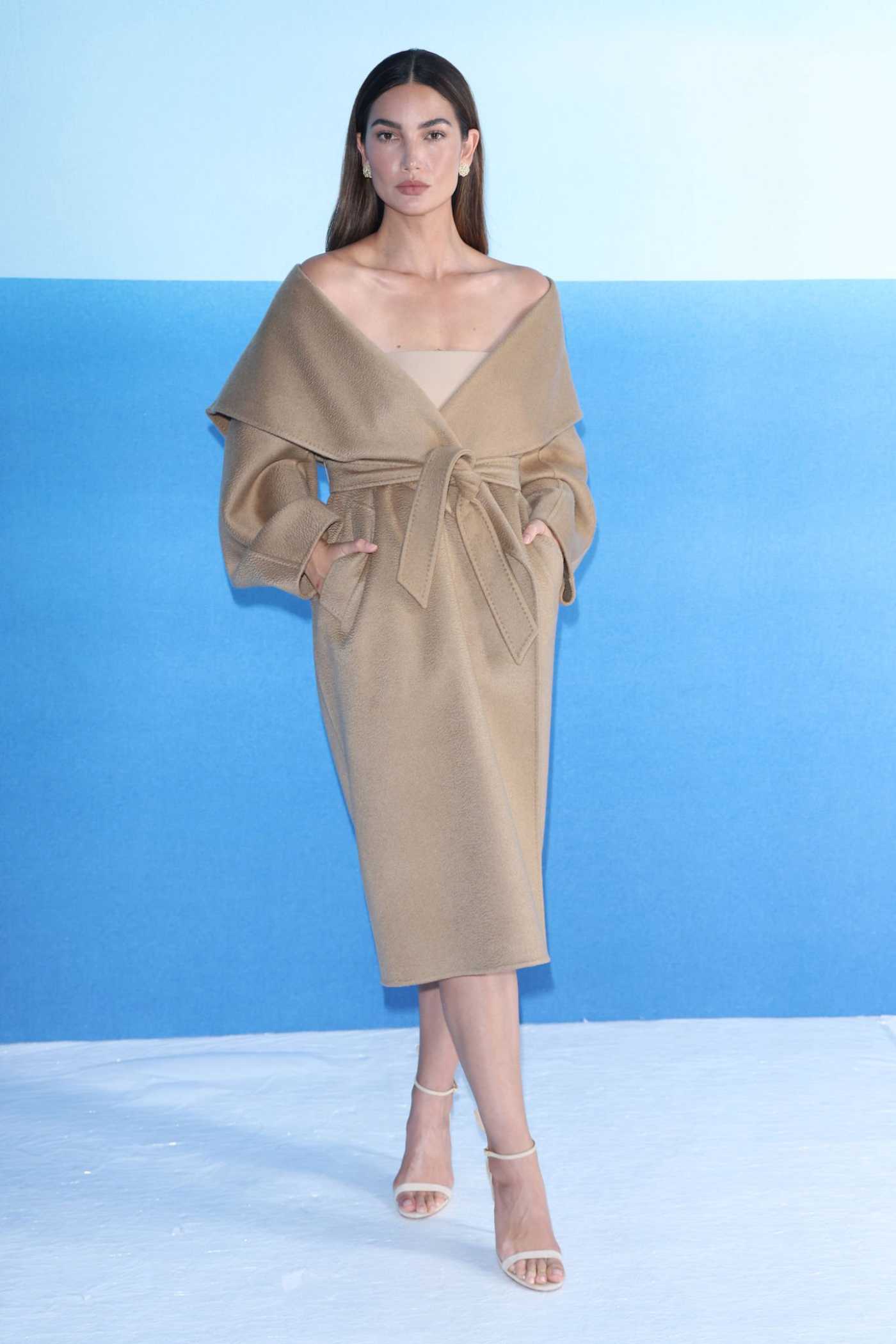 Lily Aldridge in a Beige Coat Was Seen Out in Milan 09/22/2022