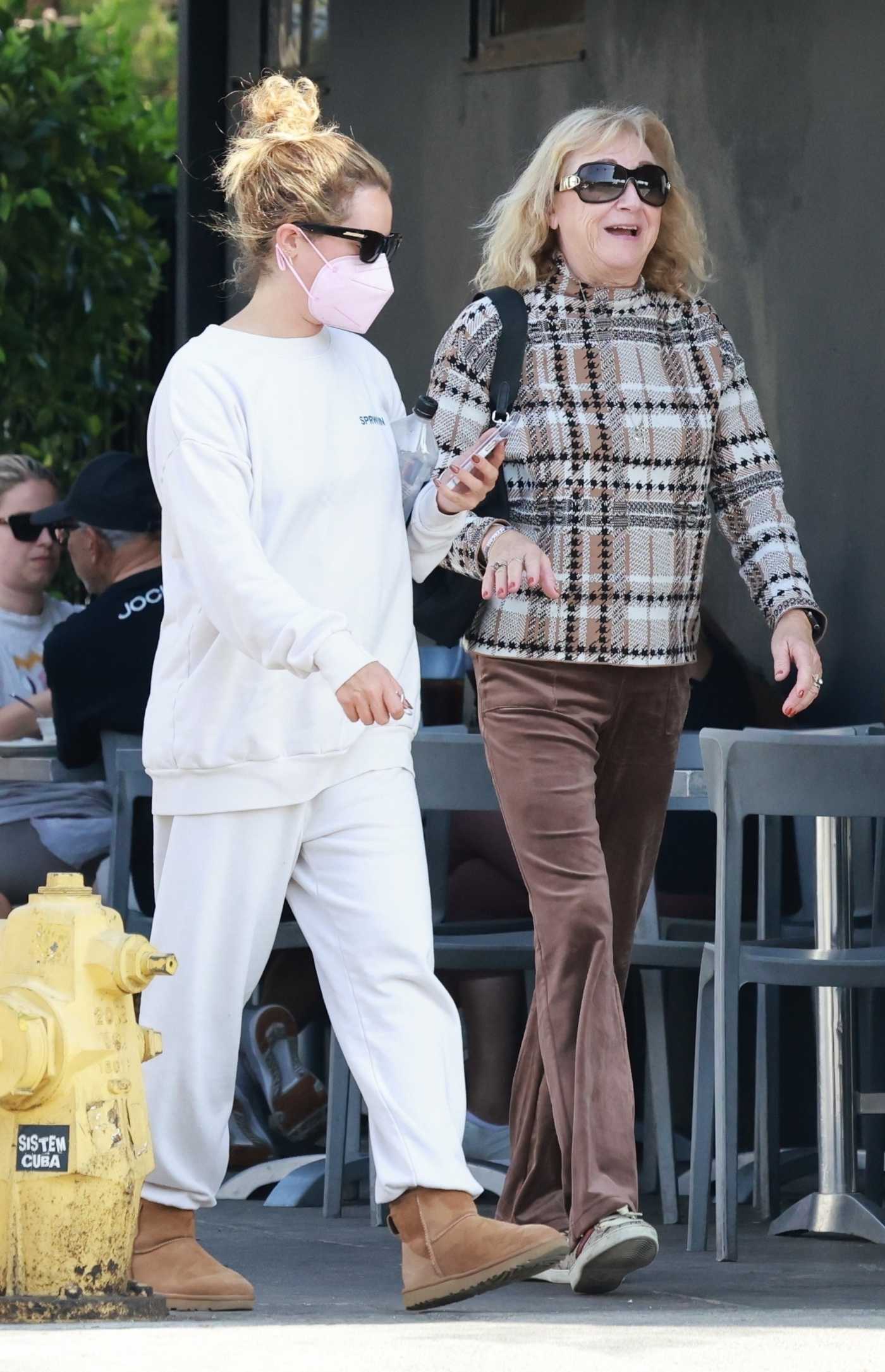 Ashley Tisdale in a White Sweatsuit Was Seen Out with Her Mom in Los Angeles 10/10/2022