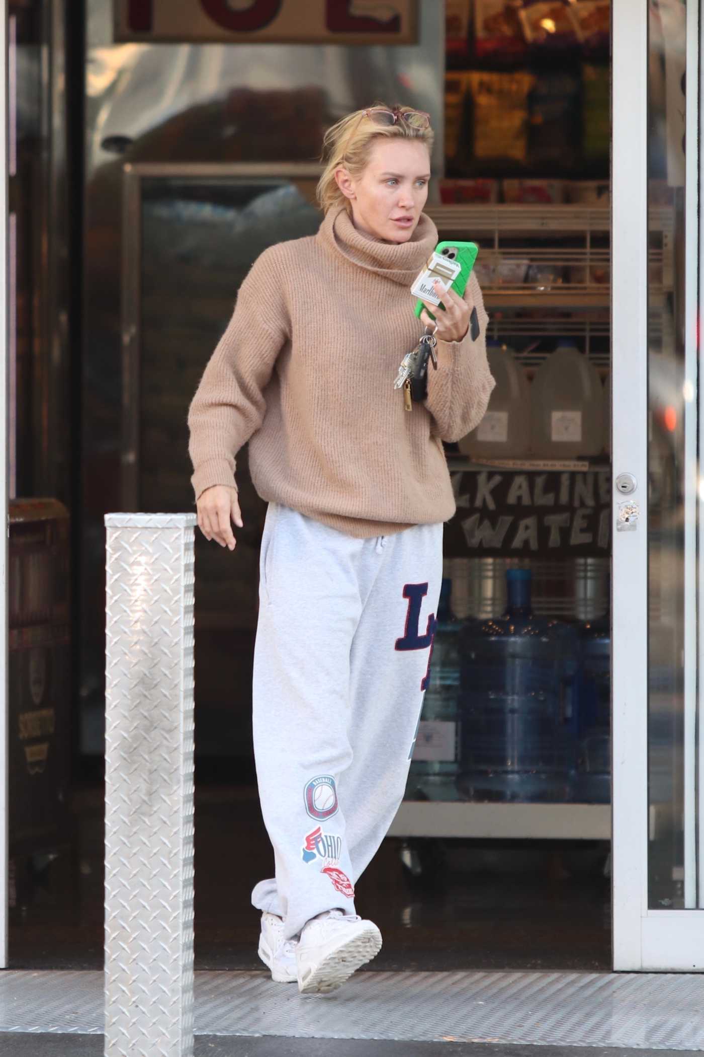 Nicky Whelan in a Tan Sweater Was Seen Out in West Hollywood 10/10/2022