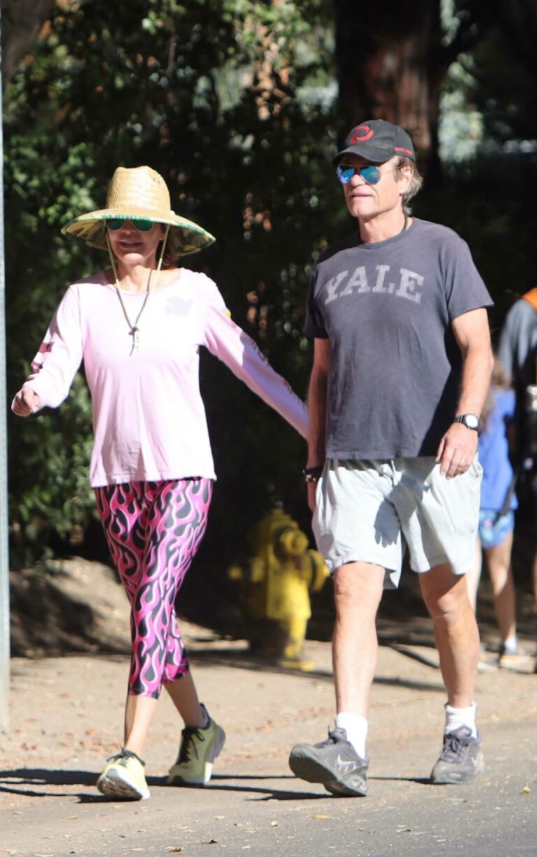 Lisa Rinna in a Pink Long Sleeves T-Shirt