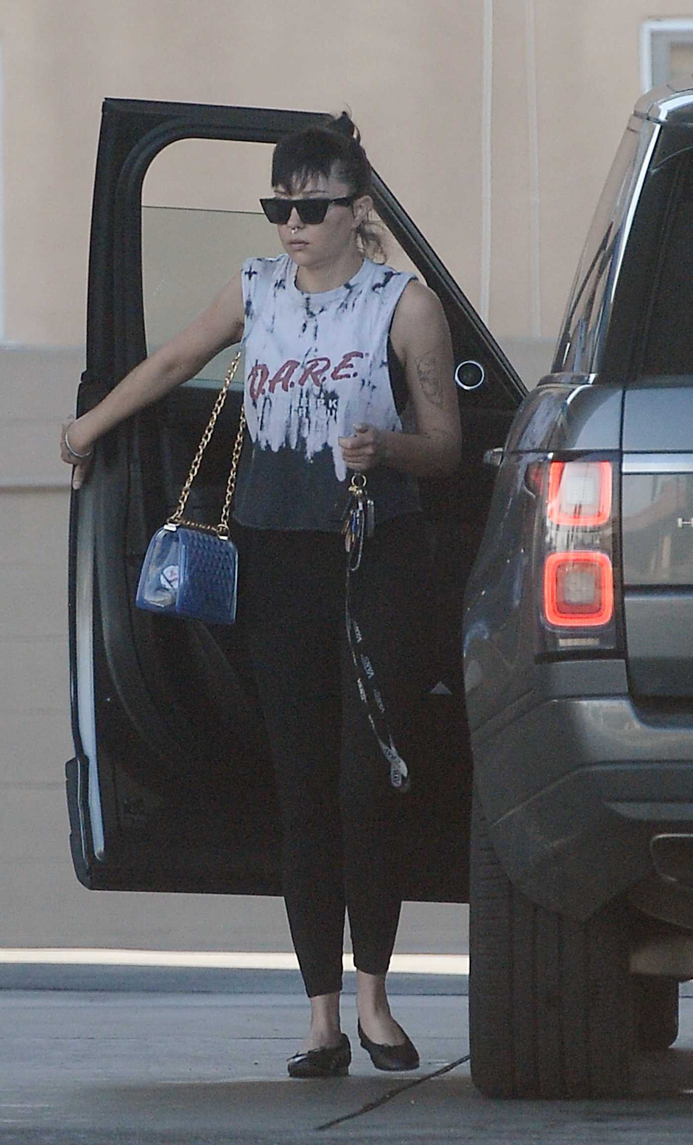 Amanda Bynes in a Black Leggings Was Seen at a Gas Station in Los Angeles 12/13/2022