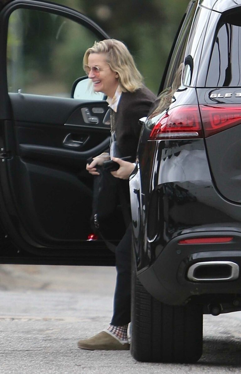 Amy Poehler in a Black Pants