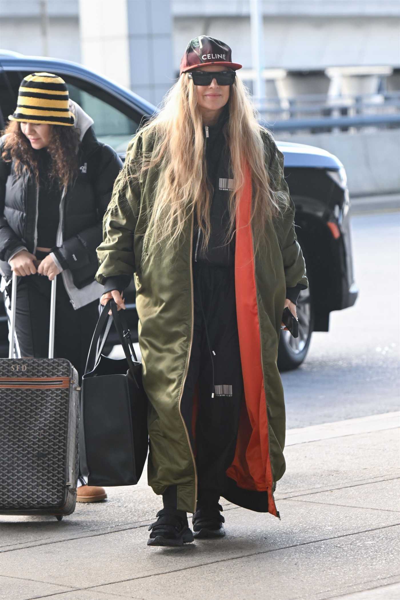 Fergie in an Olive Coat Arrives at JFK Airport in New York 12/01/2022