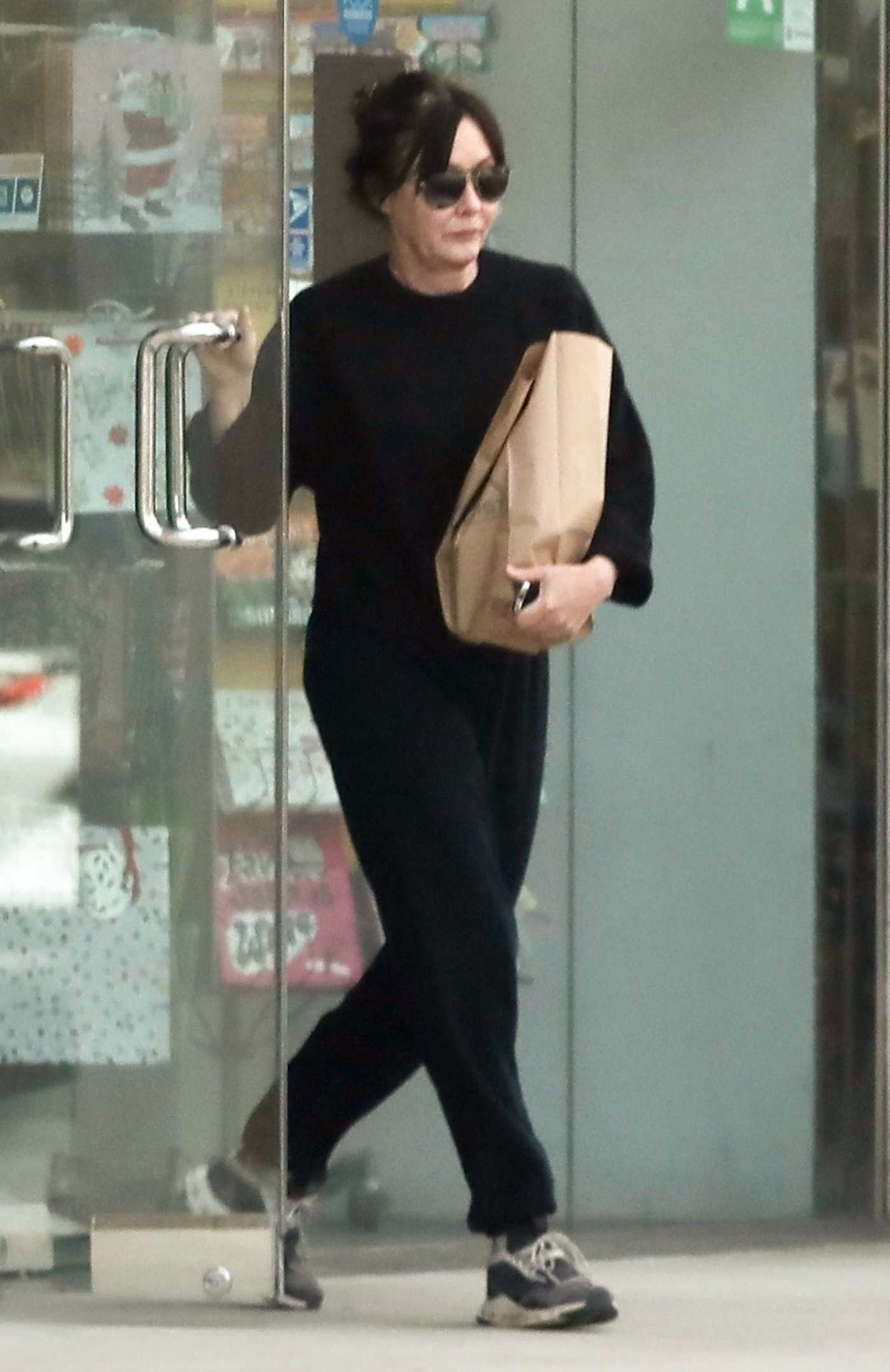 Shannen Doherty in a Black Sweatsuit Was Seen After a Purchase at Malibu Medical Group in Malibu 12/01/2022