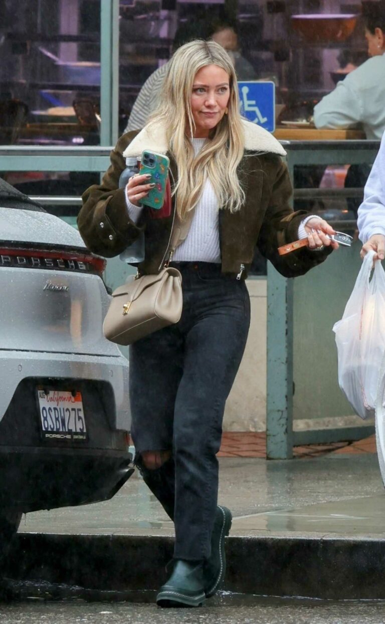 Hilary Duff in a Black Ripped Jeans