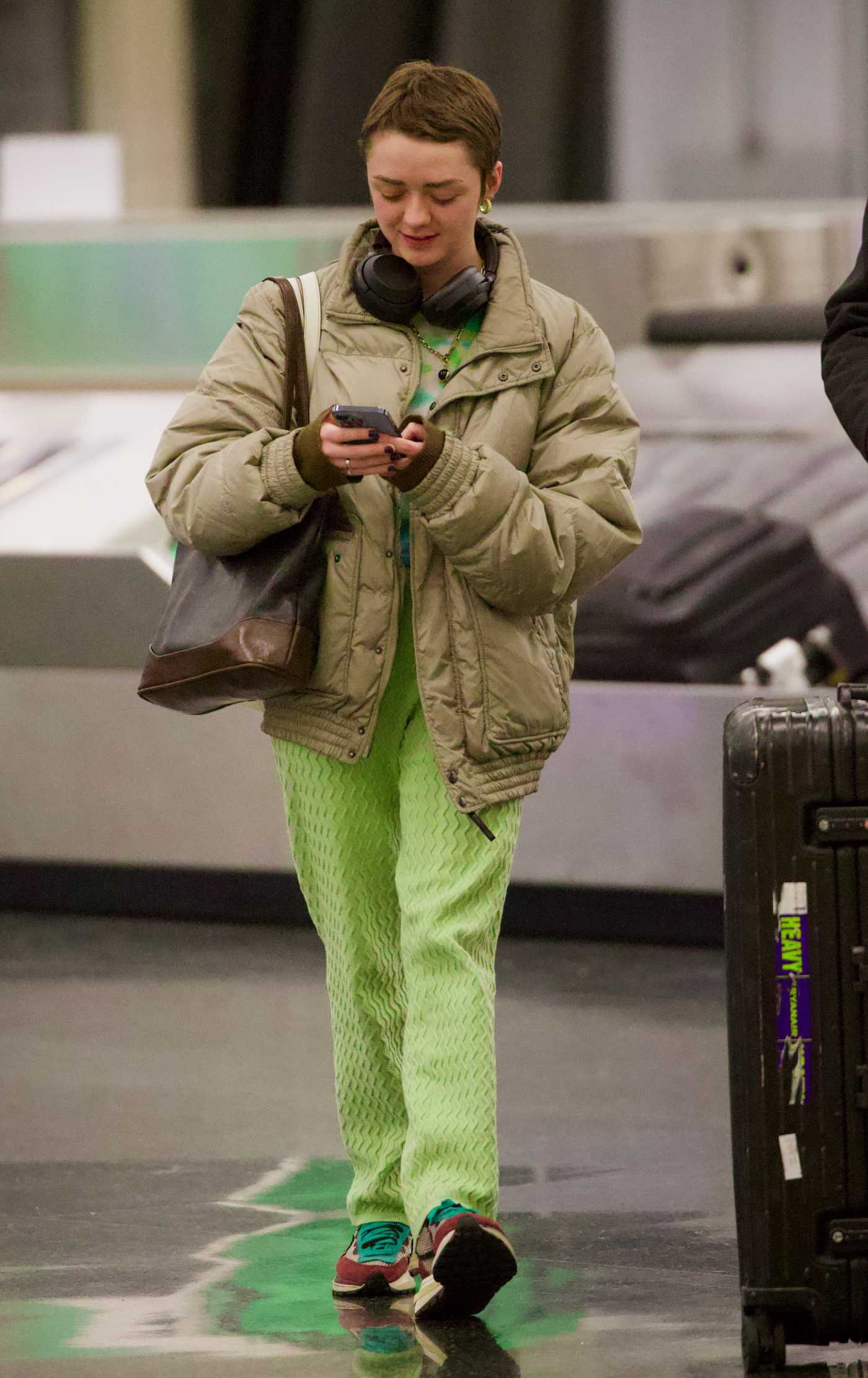 Maisie Williams in a Neon Green Pants Touches Down in in Park City 01/20/2023