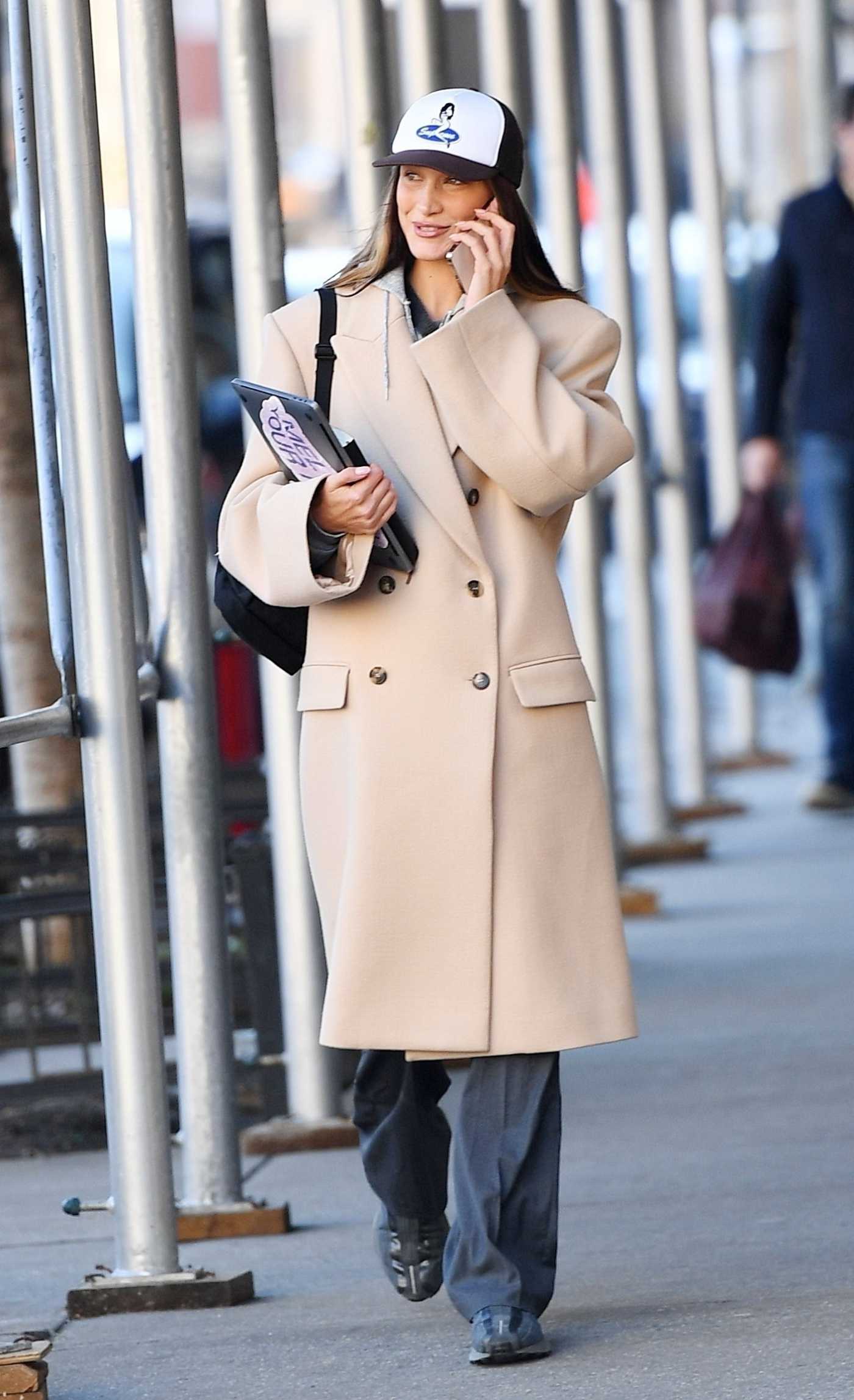 Bella Hadid in a Beige Coat Was Seen Out on Manhattan in NYC 02/08/2023