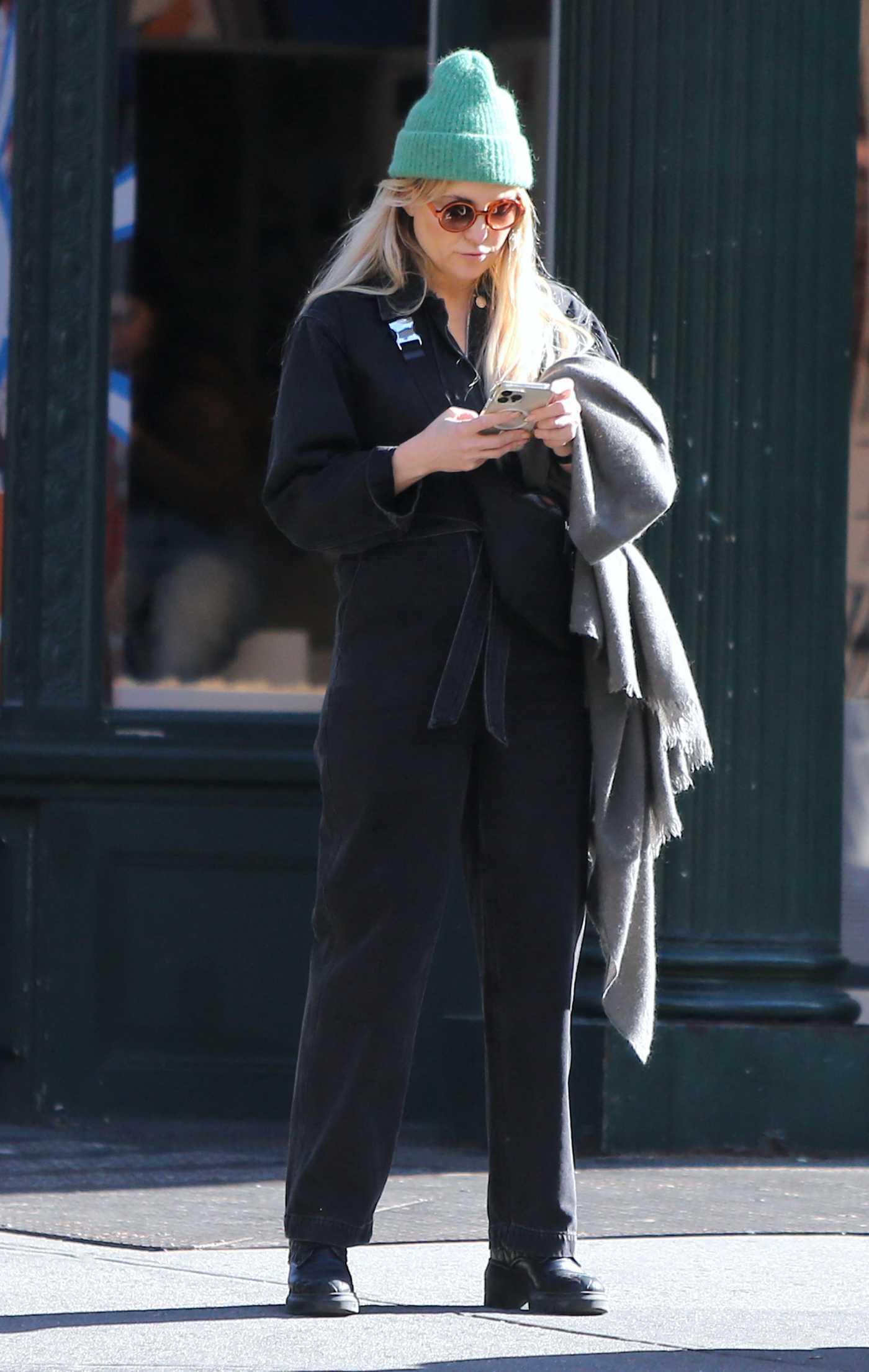 Kate Hudson in a Green Beanie Hat Was Seen Out in Soho in New York 02/20/2023