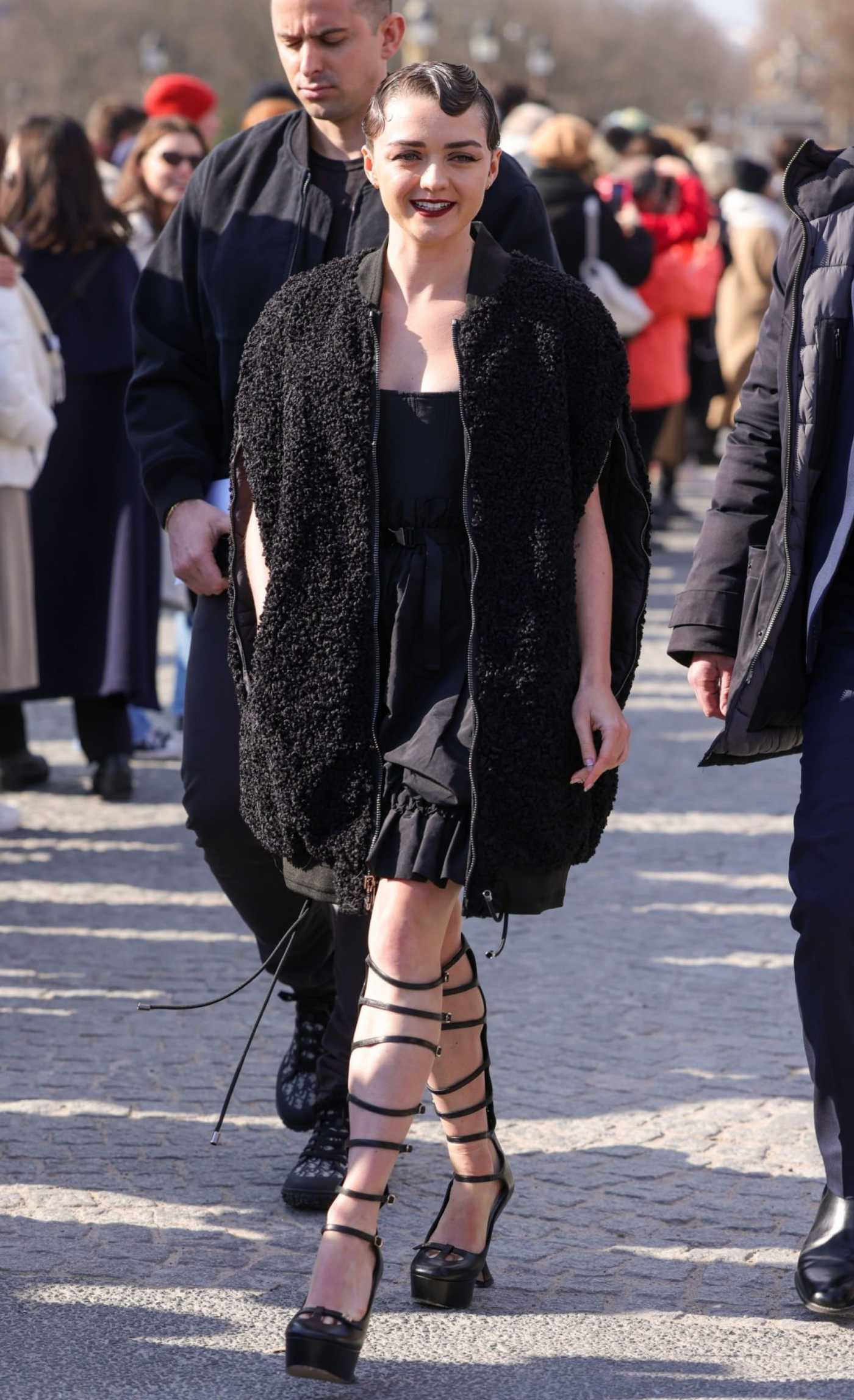 Maisie Williams Attends the Christian Dior Fashion Show During 2023 Paris Fashion Week in Paris 02/28/2023