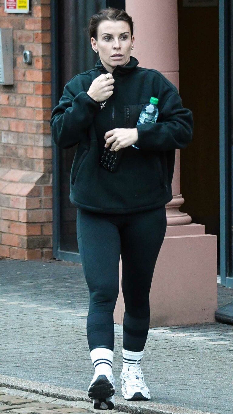 Coleen Rooney in a White Sneakers