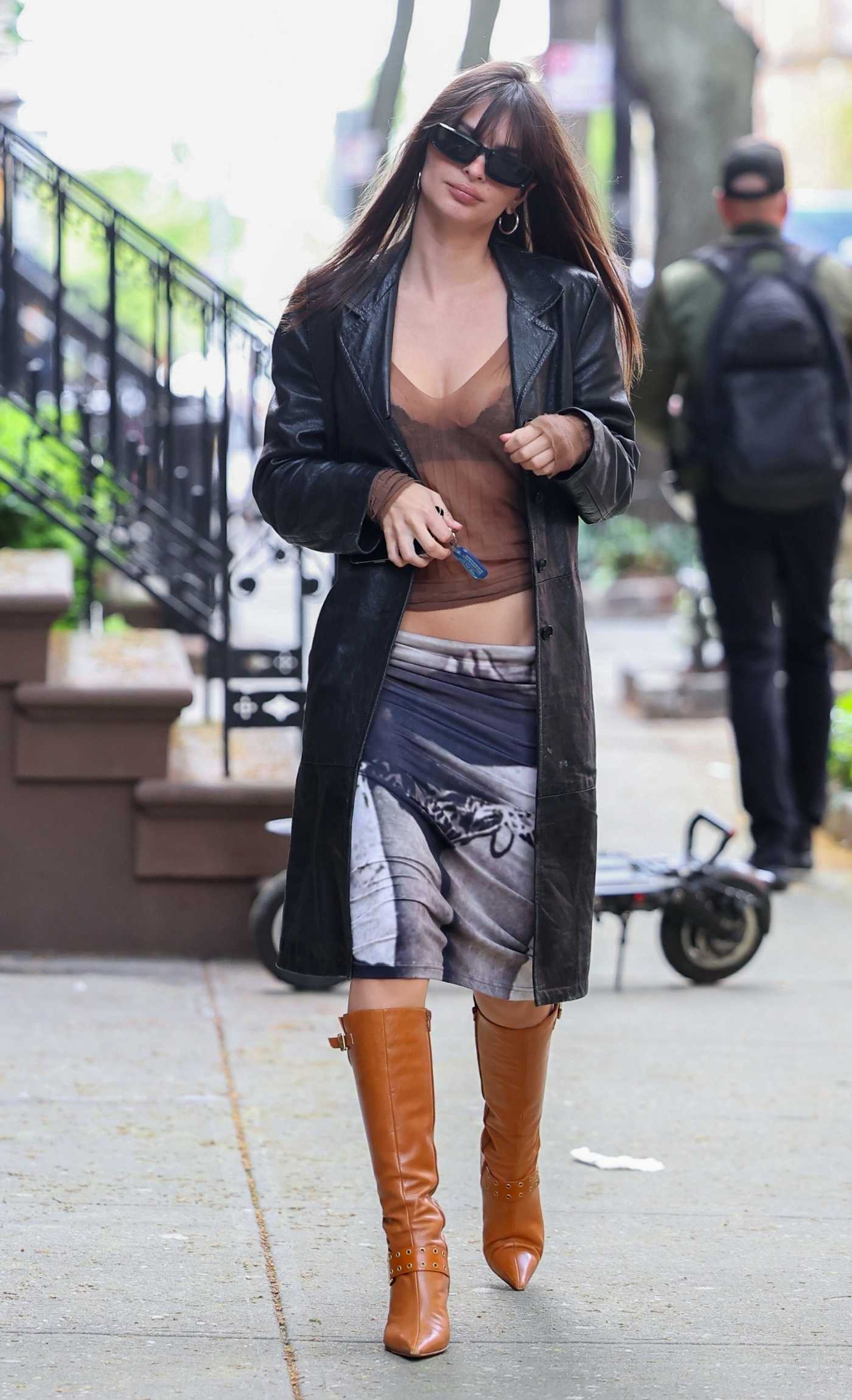 Emily Ratajkowski in a Black Leather Trench Coat Returns to Her Apartment in New York 04/24/2023