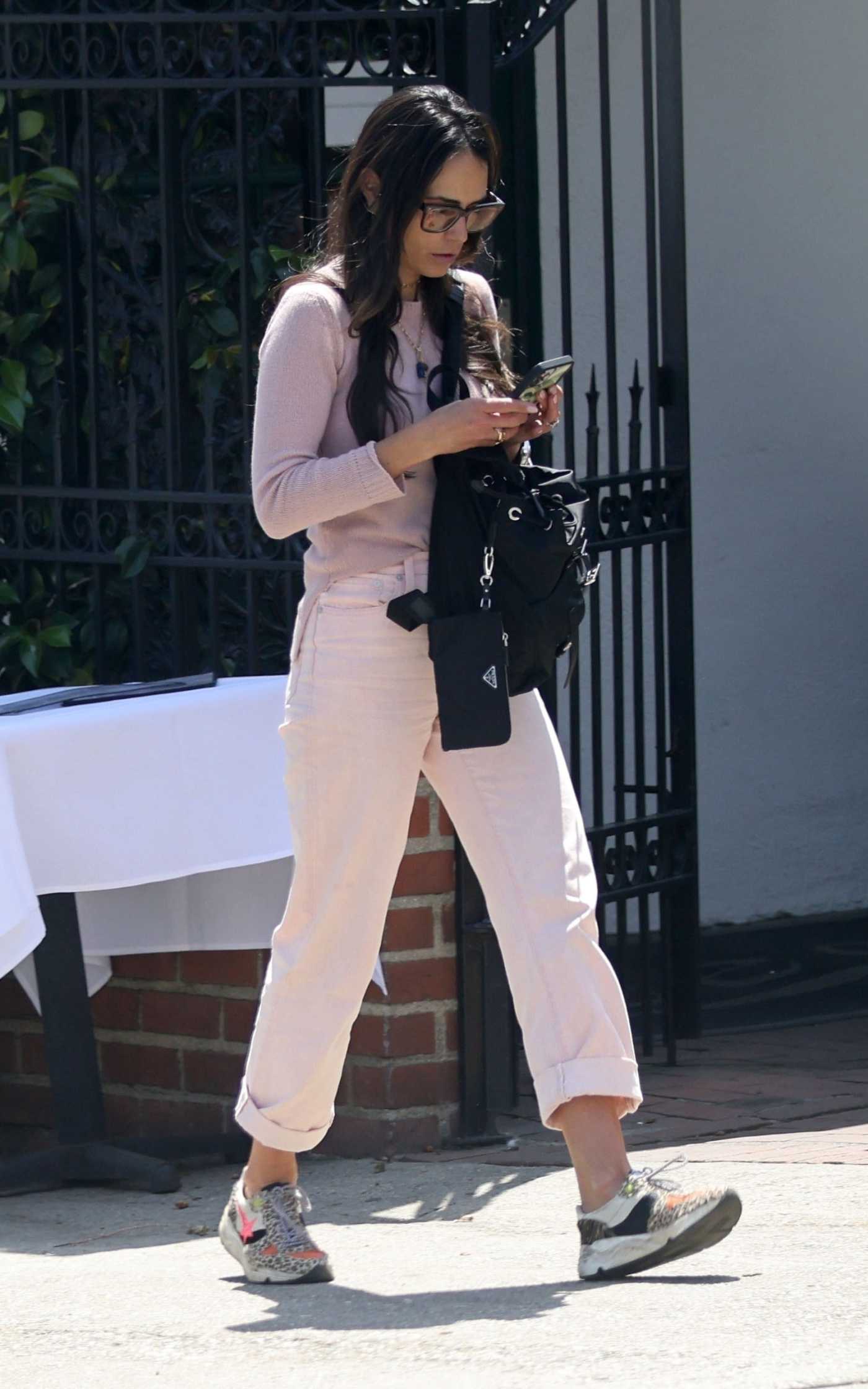 Jordana Brewster in a Pink Jeans Enjoys an Ice Cream in Pacific Palisades 05/08/2023