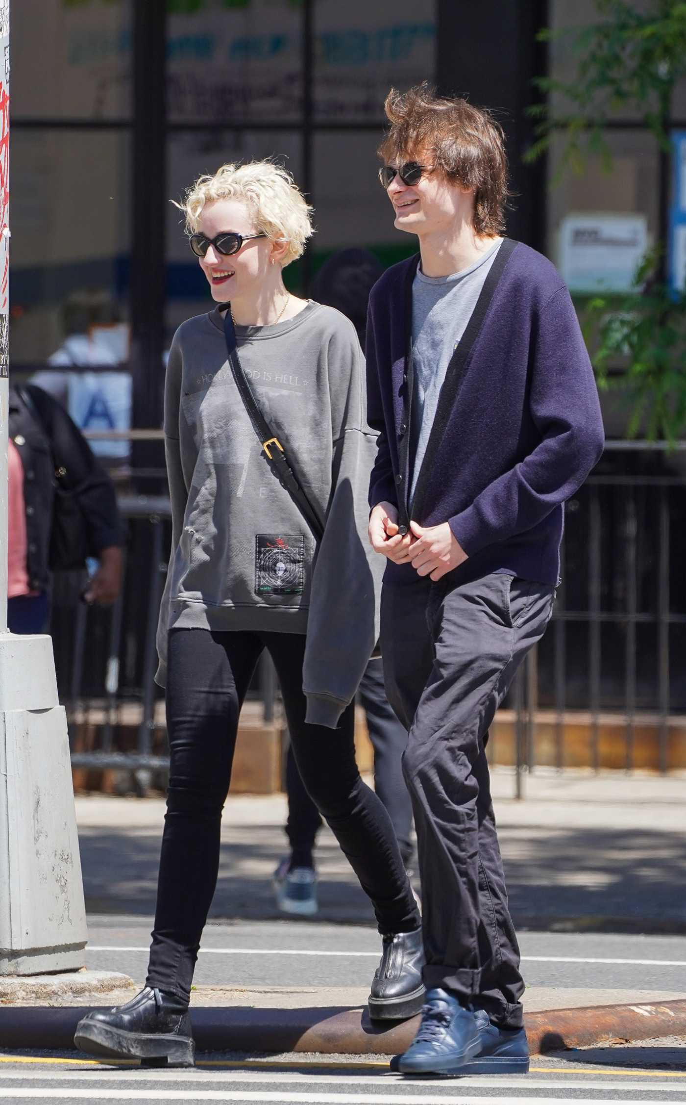 Julia Garner in a Grey Sweatshirt Was Seen Out with Charlie Tahan in New York 05/25/2023