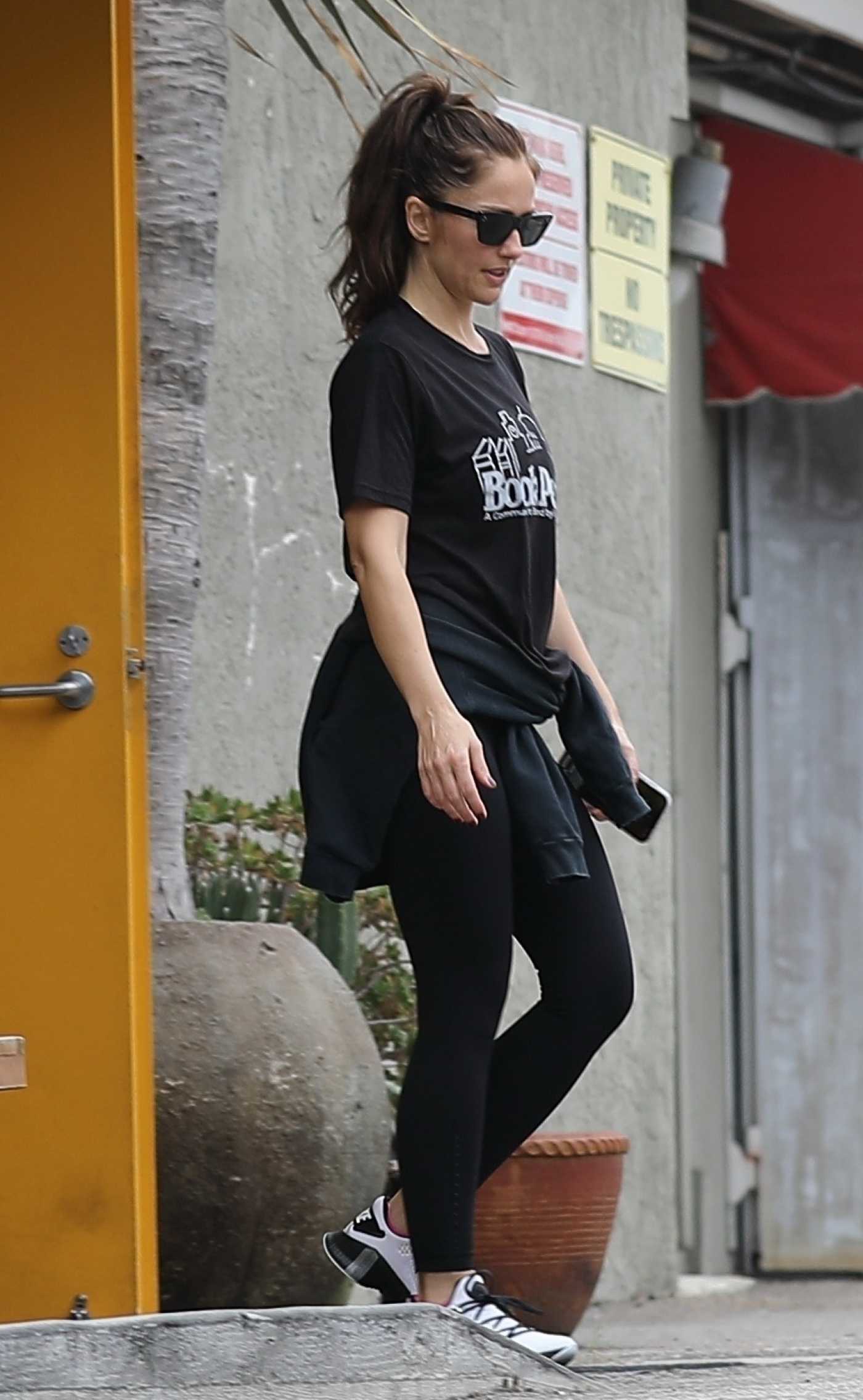 Minka Kelly in a Black Tee Leaves Her Workout in Beverly Hills 05/30/2023