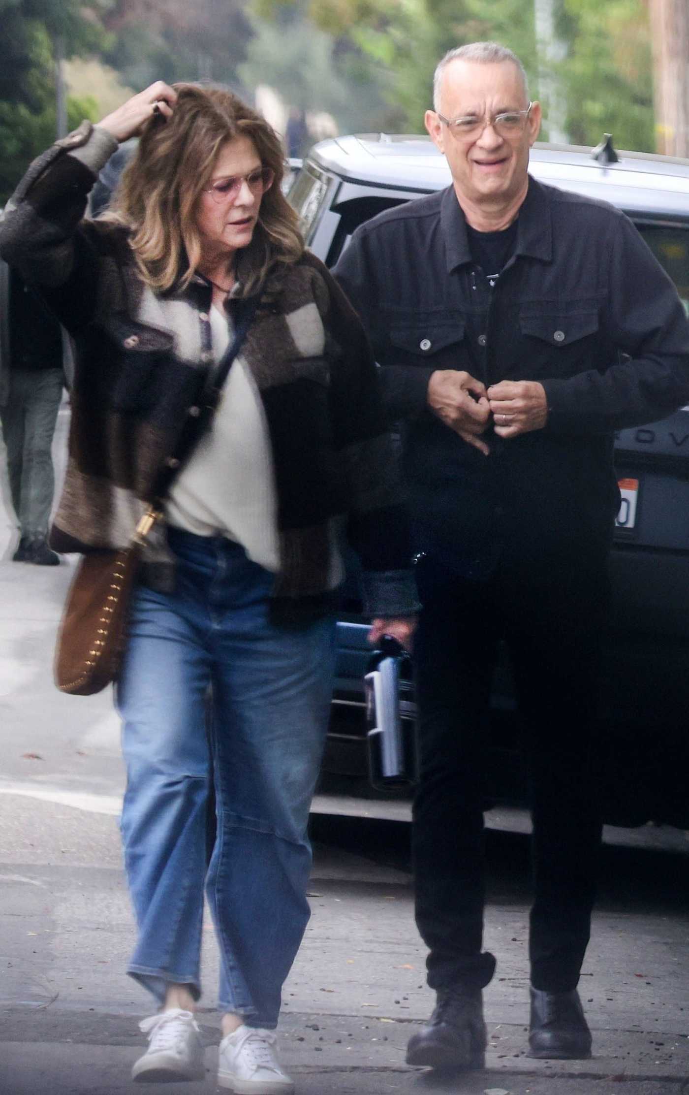 Rita Wilson in a White Sneakers Arrives for Dinner with Tom Hanks at Maria Shriver's House in Los Angeles 06/04/2023