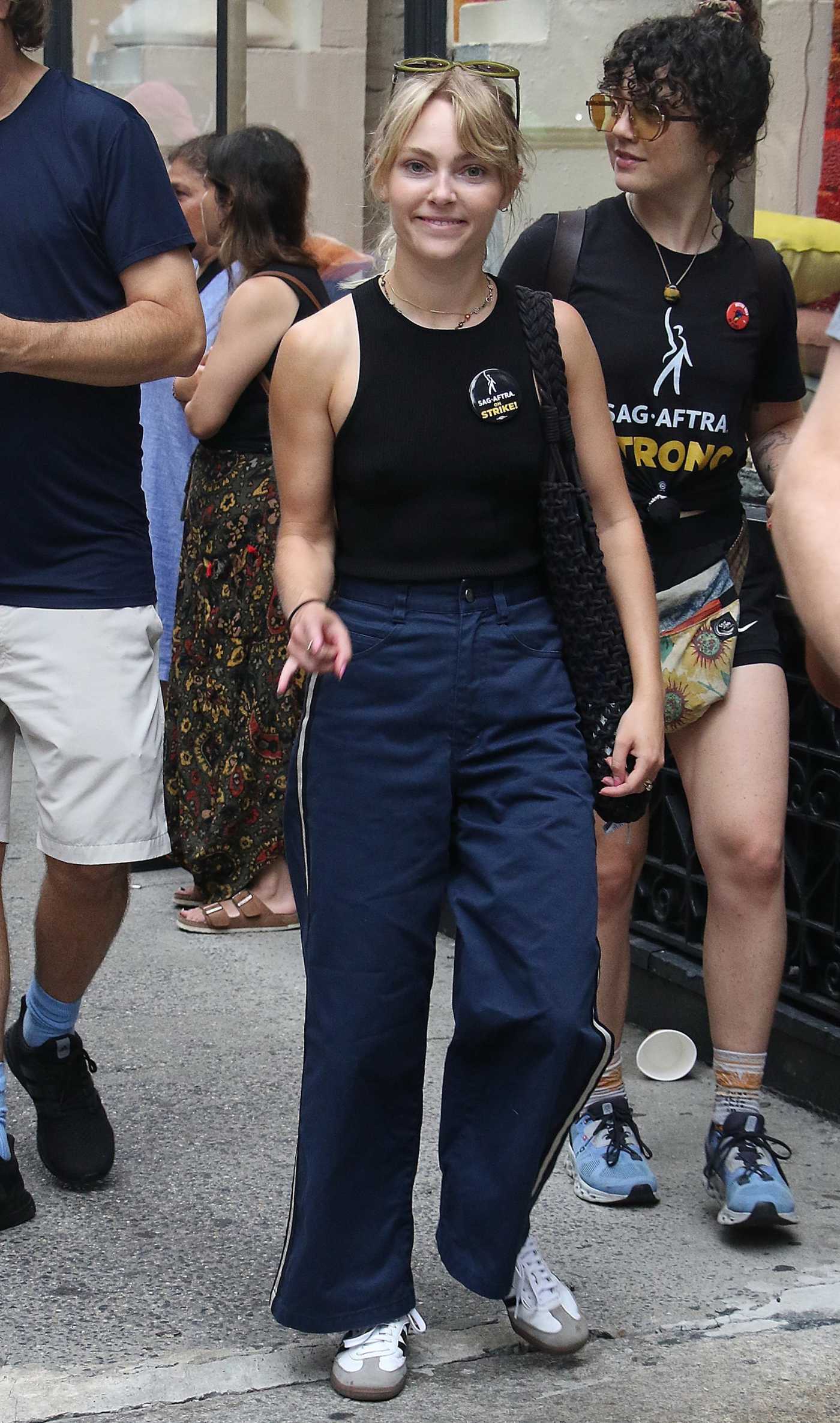 AnnaSophia Robb in a Black Tank Top Attends the SAG-AFTRA and WGA Strike at Netflix Offices in New York 07/20/2023