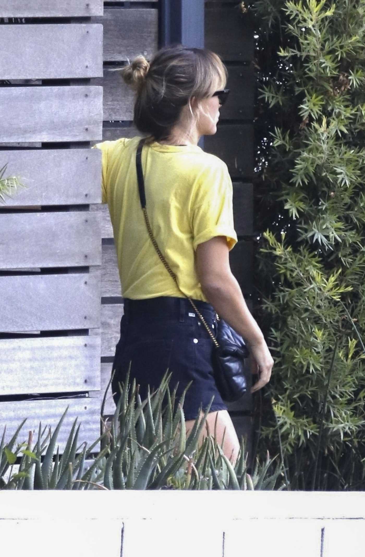 Olivia Wilde in a Yellow Tee Was Seen Out in Los Angeles 08/28/2023