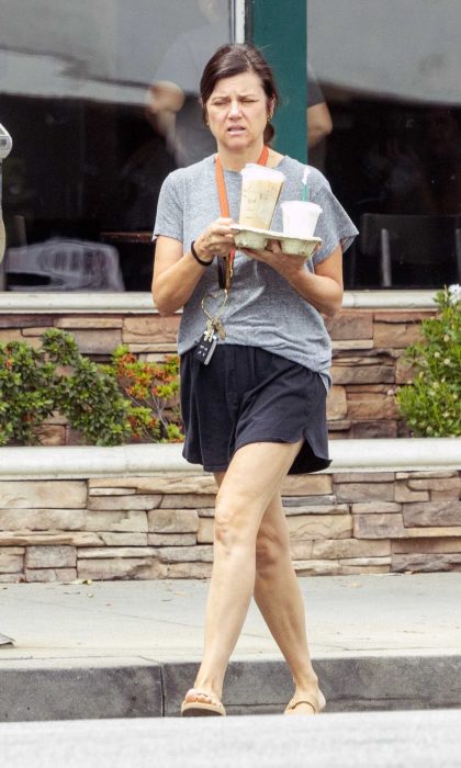 Tiffani Thiessen in a Grey Tee