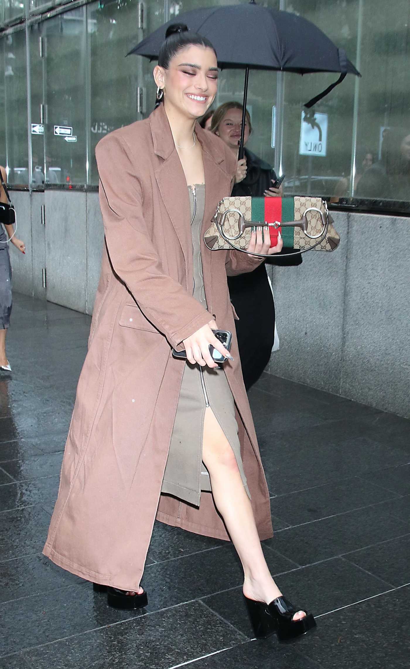 Dixie D'Amelio in a Brown Trench Coat Arrives for Appearance on Good Morning America in New York City 09/18/2023