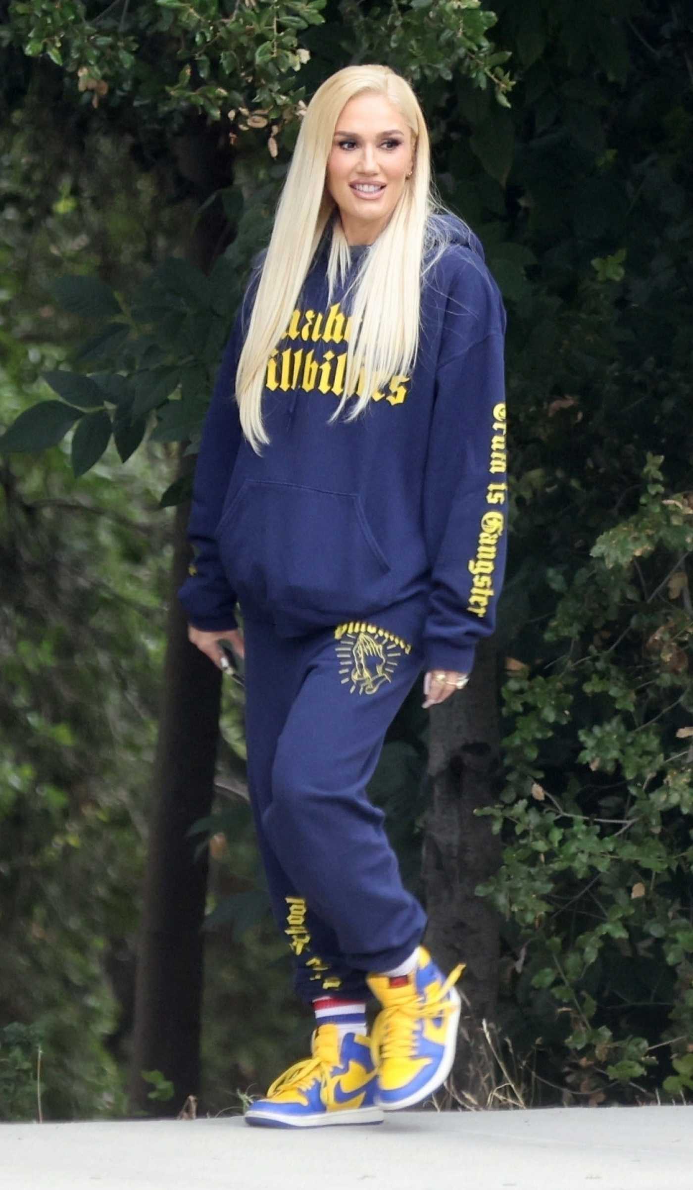 Gwen Stefani in a Blue Sweatsuit Was Seen Out in Los Angeles 09/17/2023