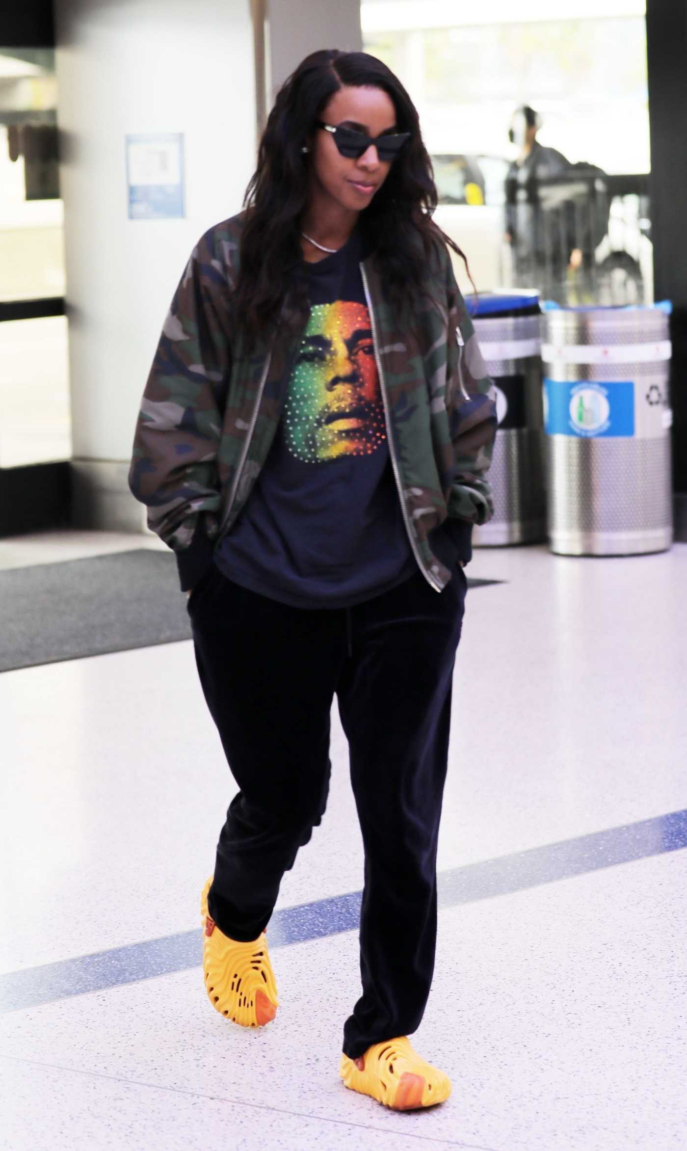 Kelly Rowland in a Camo Jacket Arrives at LAX Airport in Los Angeles 09/22/2023