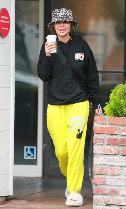 Lisa Rinna in a Yellow Sweatpants