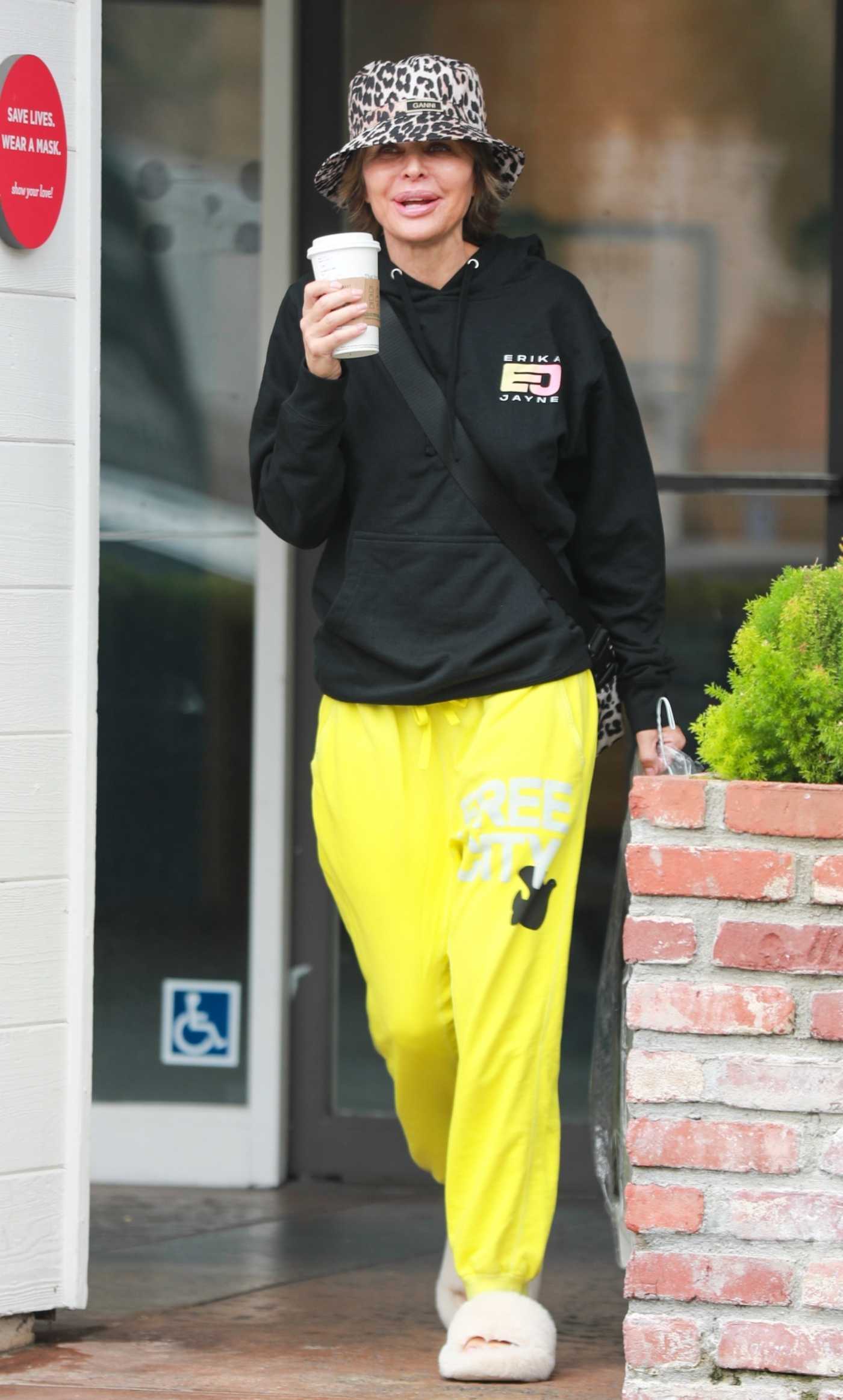 Lisa Rinna in a Yellow Sweatpants Was Seen Out in Los Angeles 09/16/2023