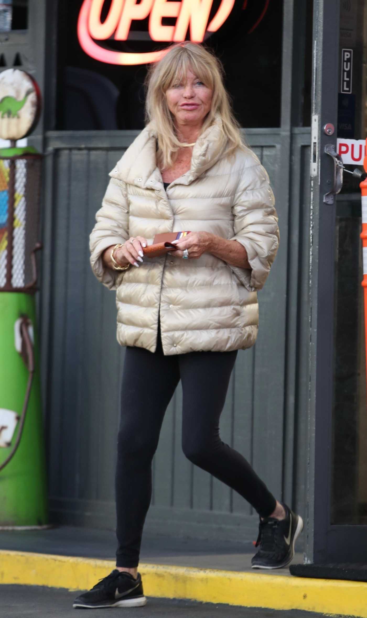 Goldie Hawn in a Beige Jacket Makes a Quick Stop at a Gas Station in Los Angeles 10/26/2023