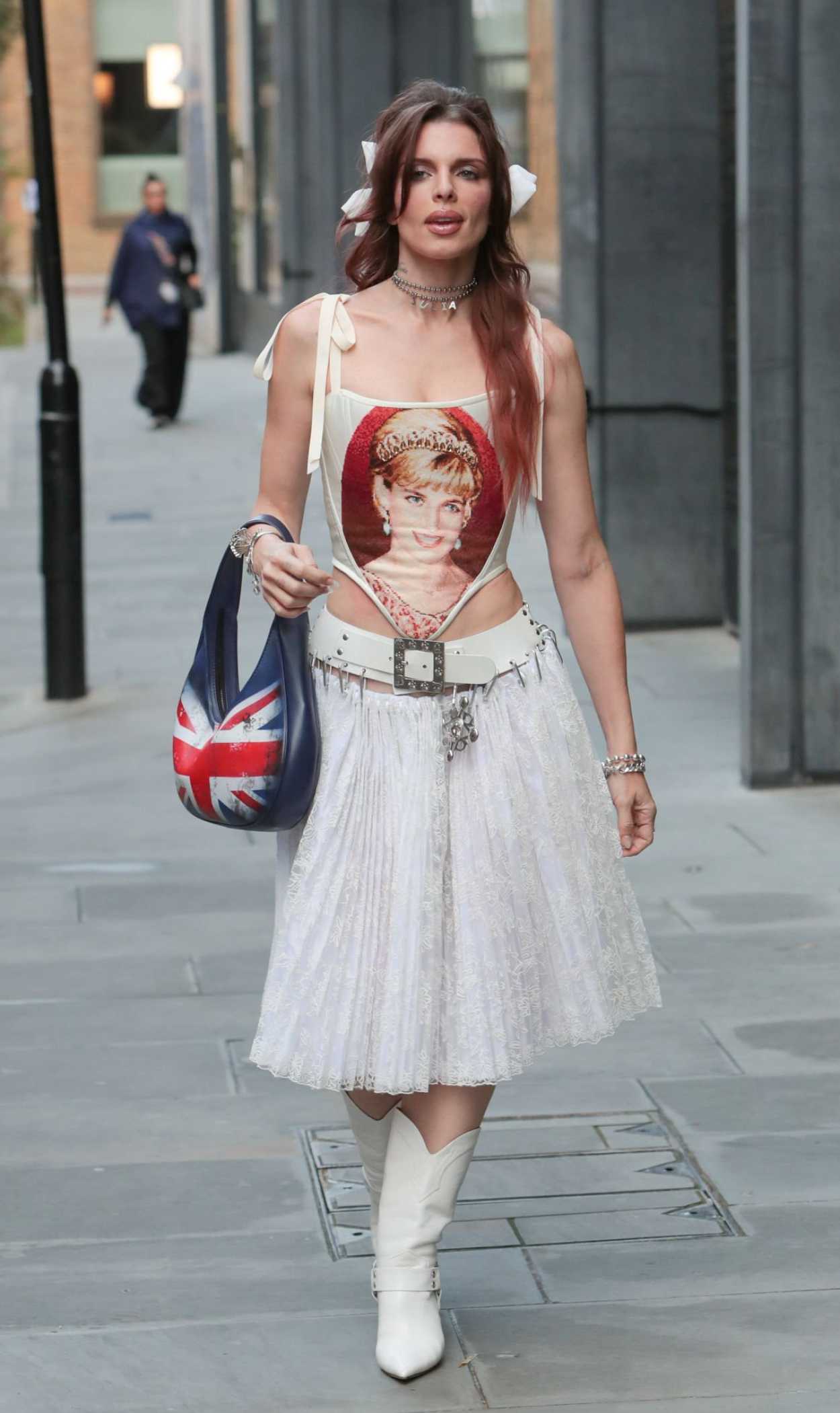 Julia Fox in a White Skirt Was Seen Out in London 10/19/2023