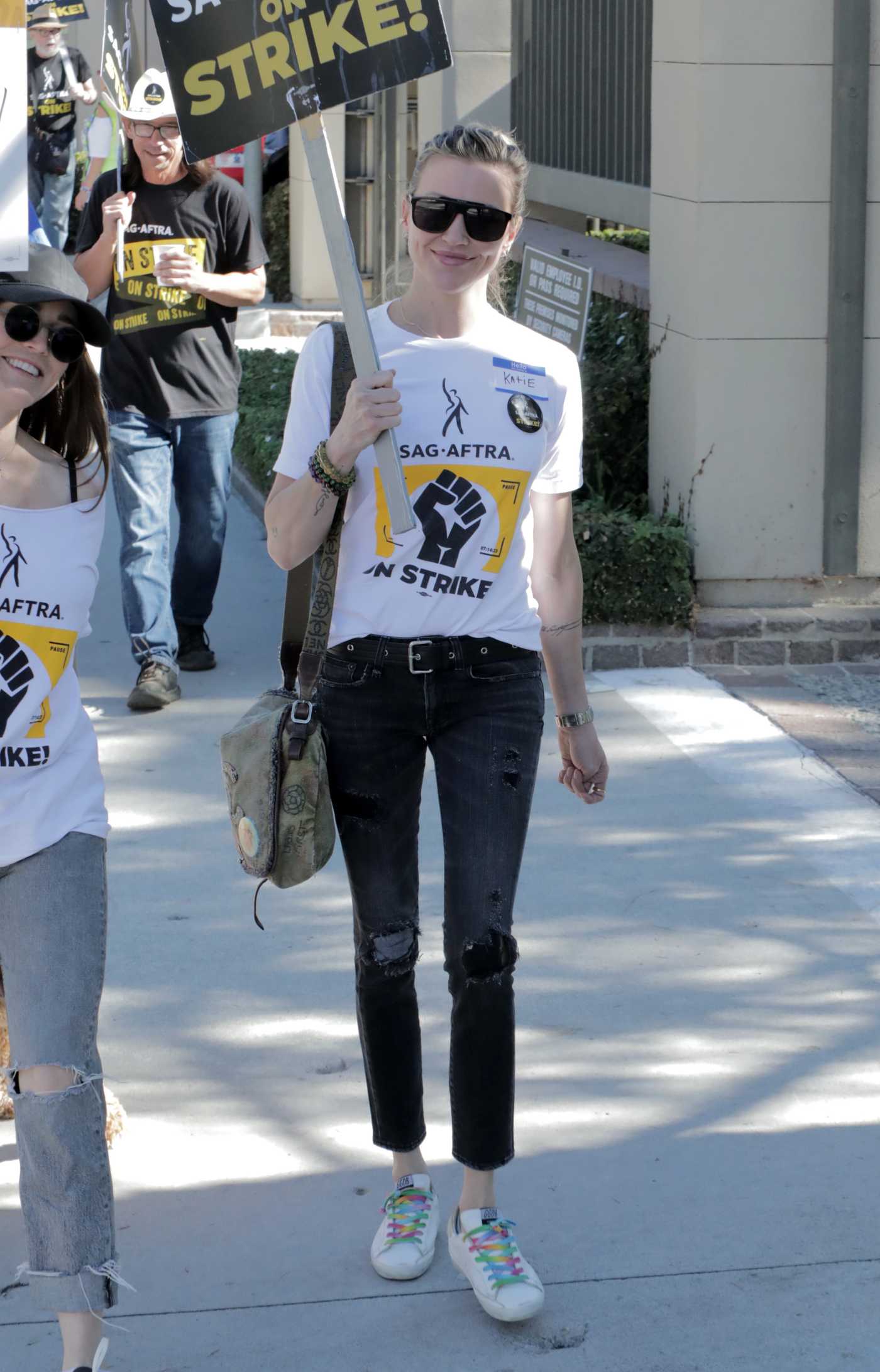 Katie Cassidy in a White Tee Attends the SAG-AFTRA Strike at Warner Brothers Studios in Burbank 10/16/2023