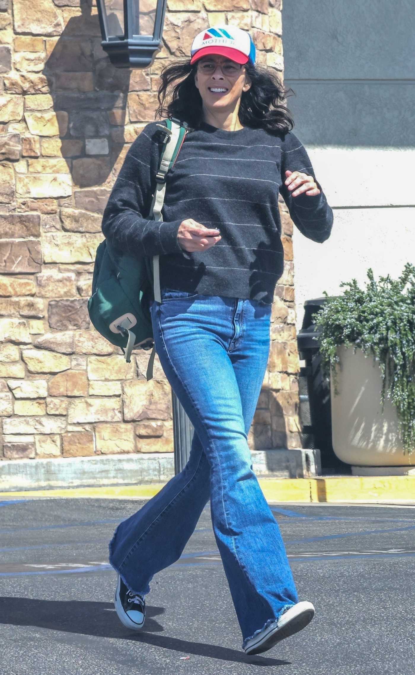 Sarah Silverman in a Grey Sweatshirt Was Seen Out in Los Feliz 10/09/2023