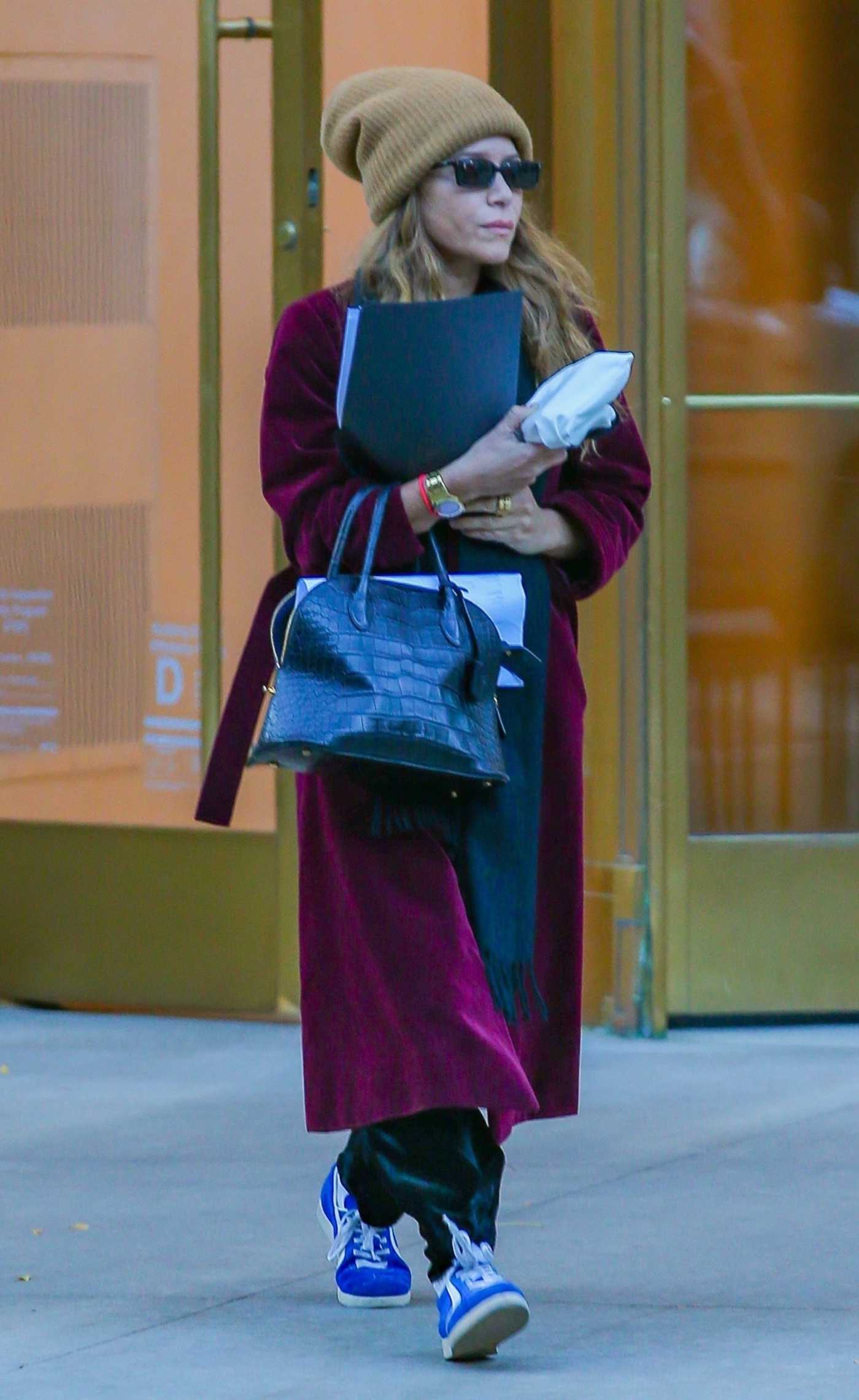 Ashley Olsen in a Beige Beanie Hat Was Seen Out in New York 11/02/2023
