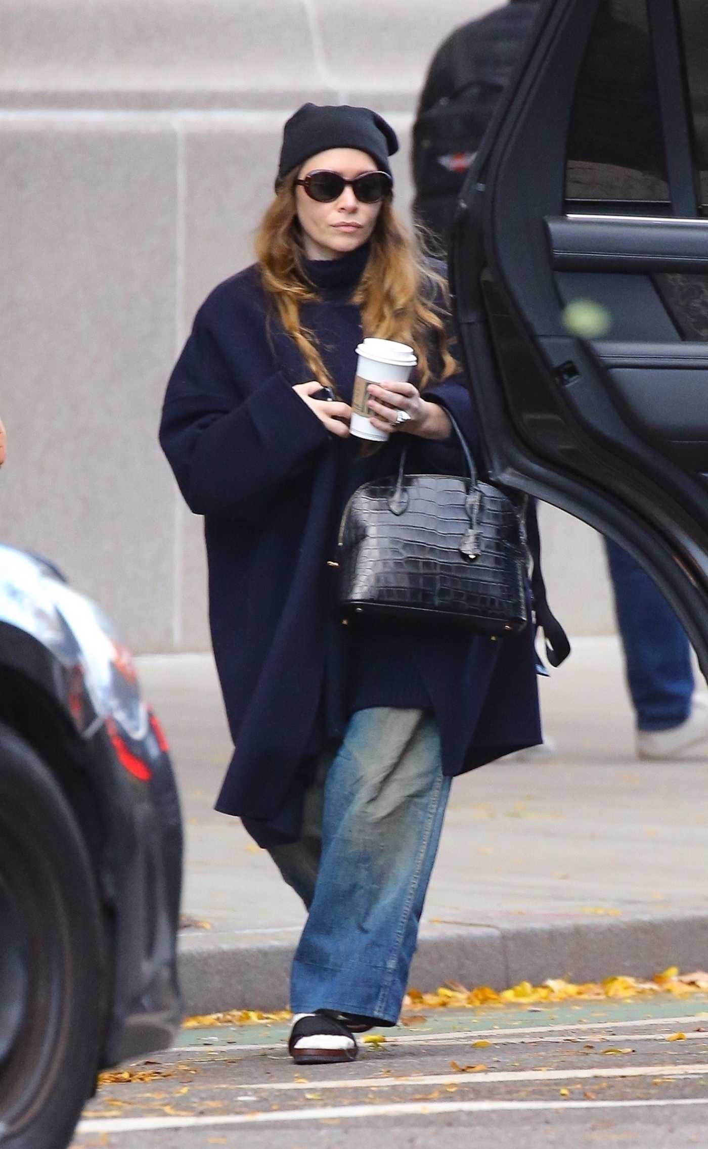 Ashley Olsen in a Black Beanie Hat Was Seen Out in New York City 11/01/2023