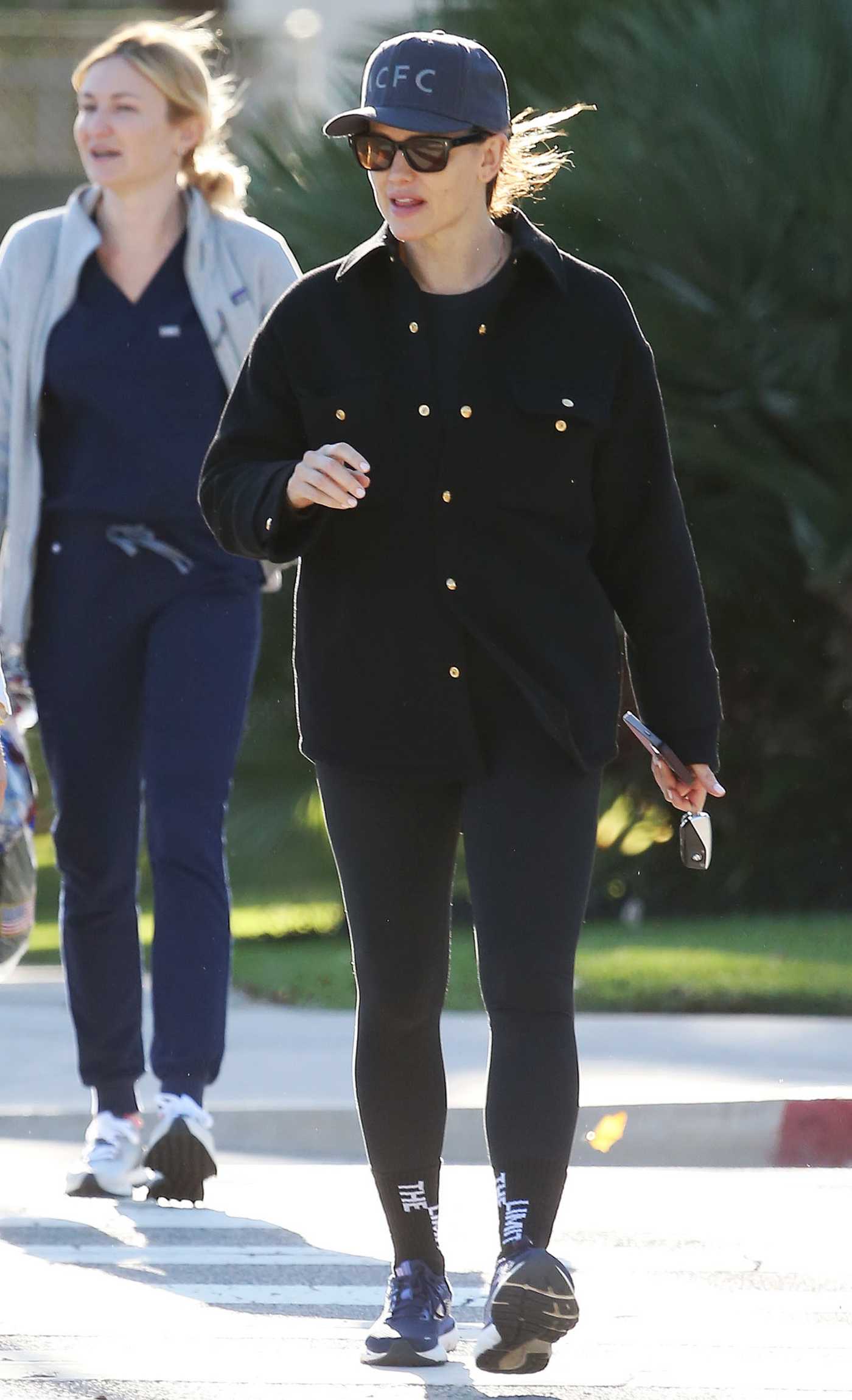 Jennifer Garner in a Blue Cap Was Spotted Out in Santa Monica 11/11/2023